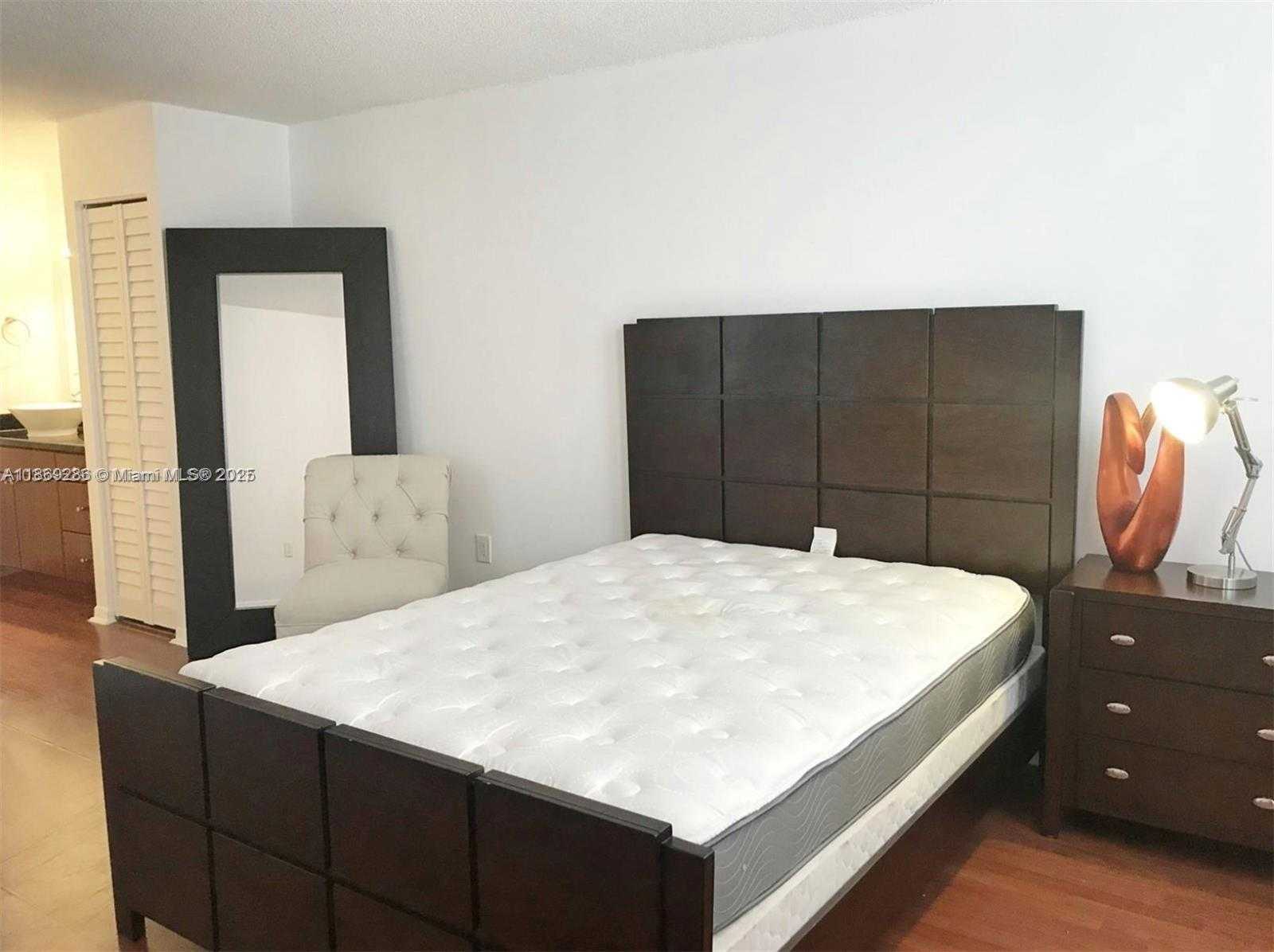 Small Image of 6900 BAY DR #7F, Miami Beach Number 8