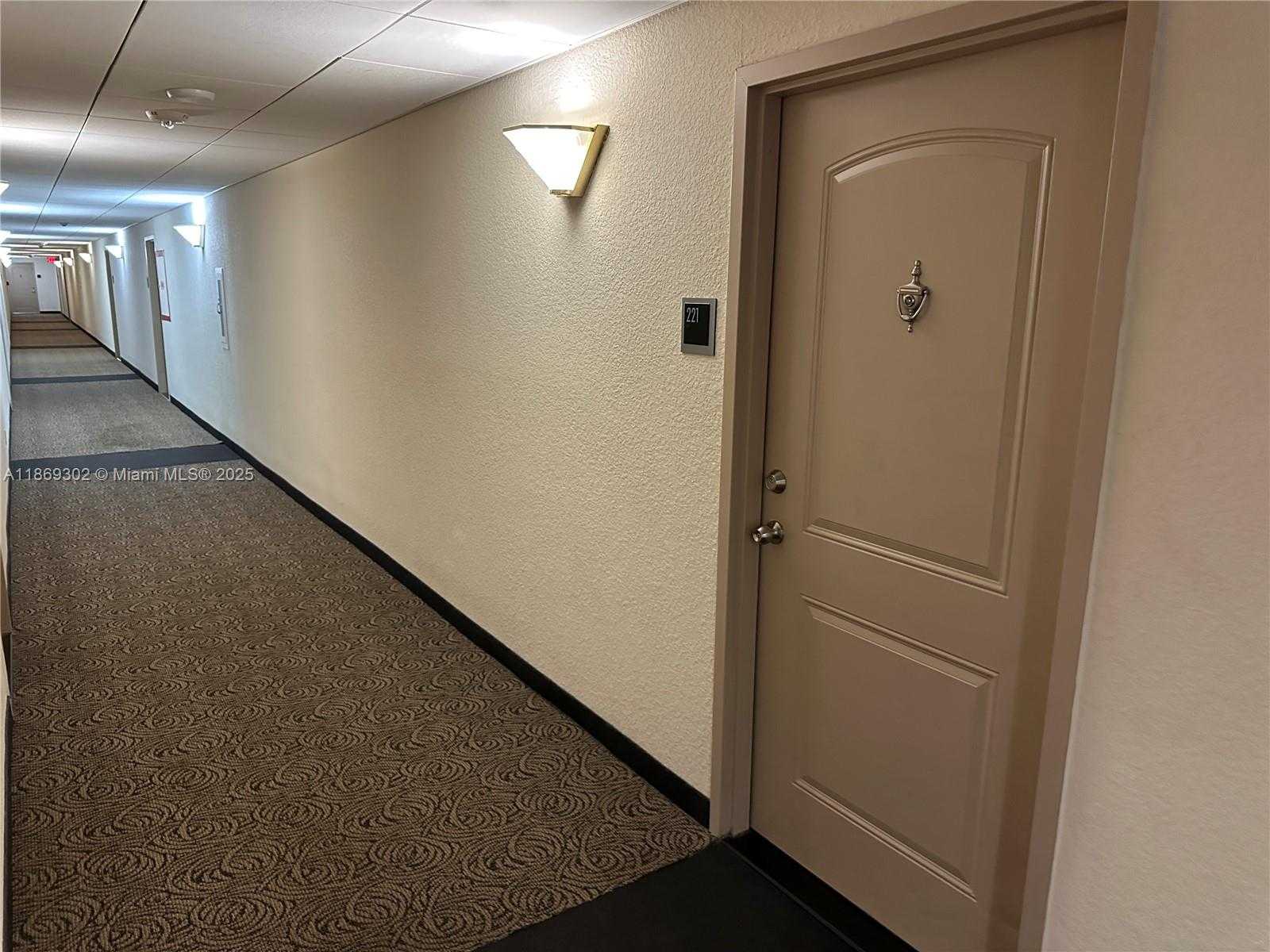 Small Image of 100 BAYVIEW DR #221, Sunny Isles Beach Number 11