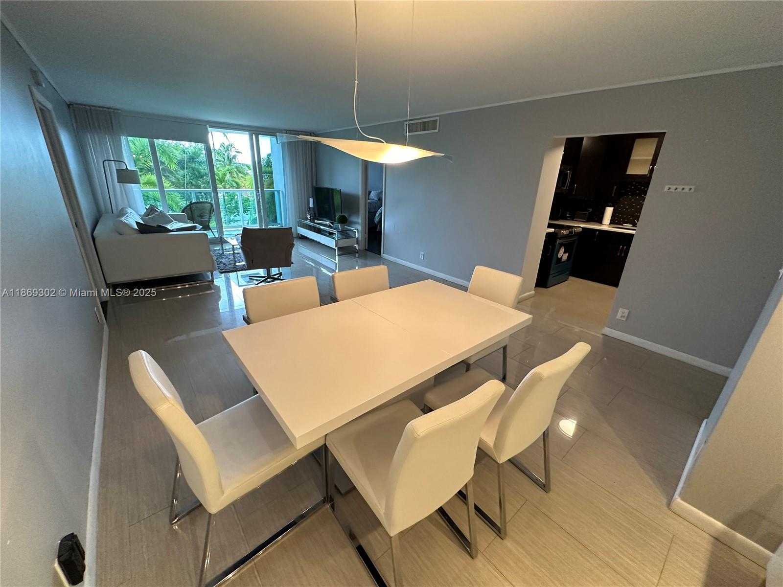 Small Image of 100 BAYVIEW DR #221, Sunny Isles Beach Number 14