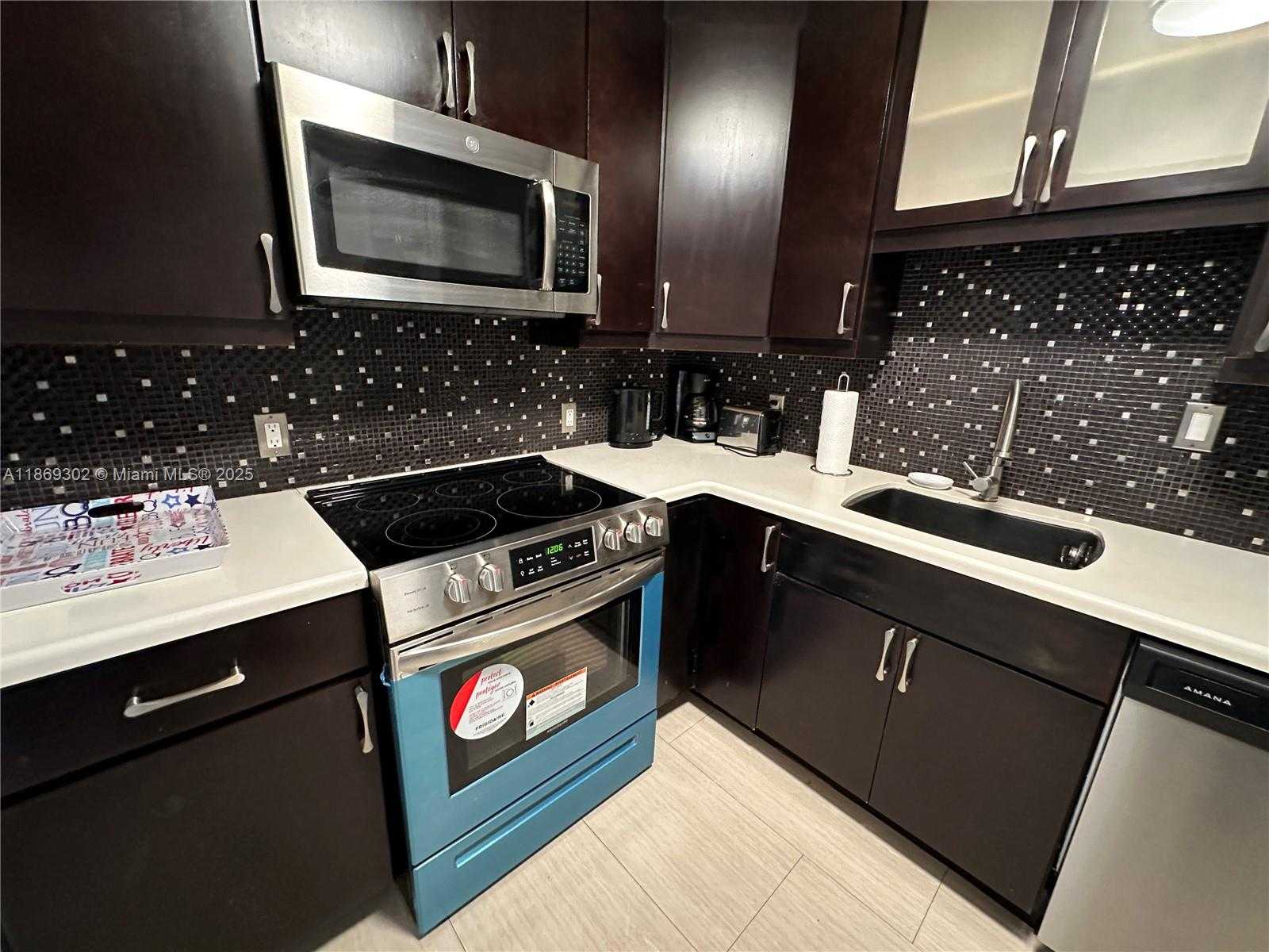 Small Image of 100 BAYVIEW DR #221, Sunny Isles Beach Number 16