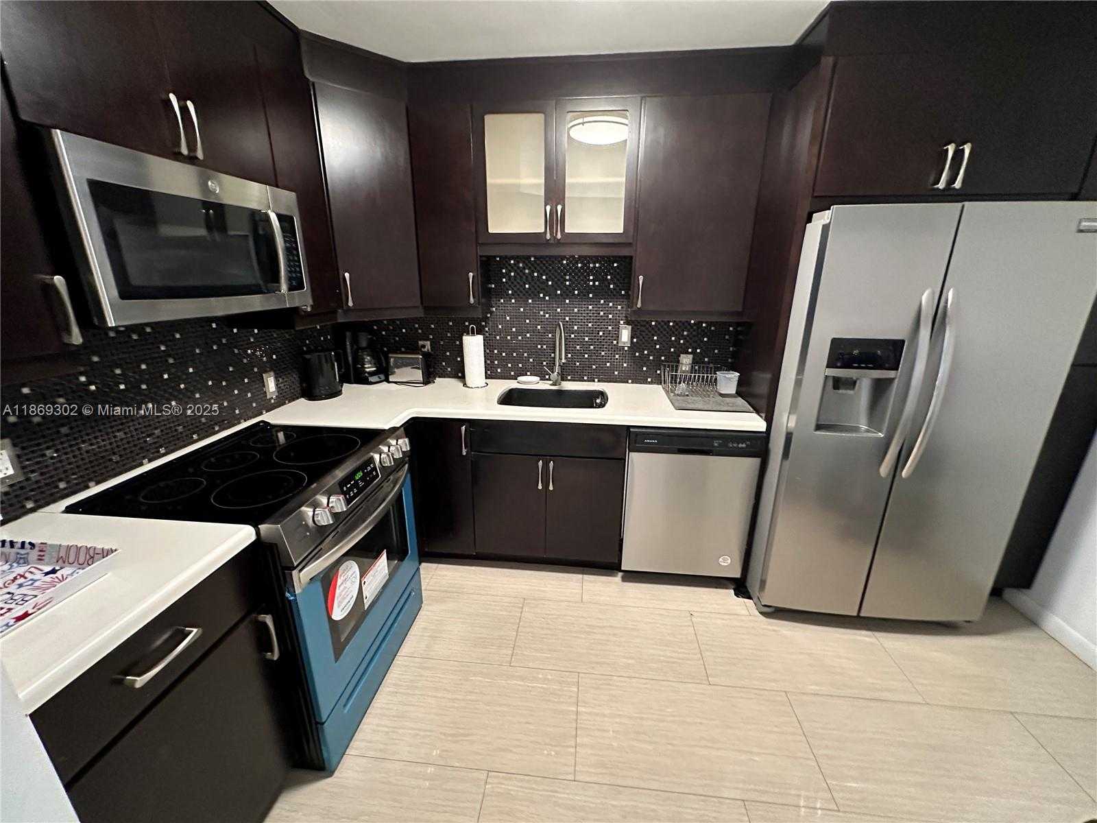 Small Image of 100 BAYVIEW DR #221, Sunny Isles Beach Number 17