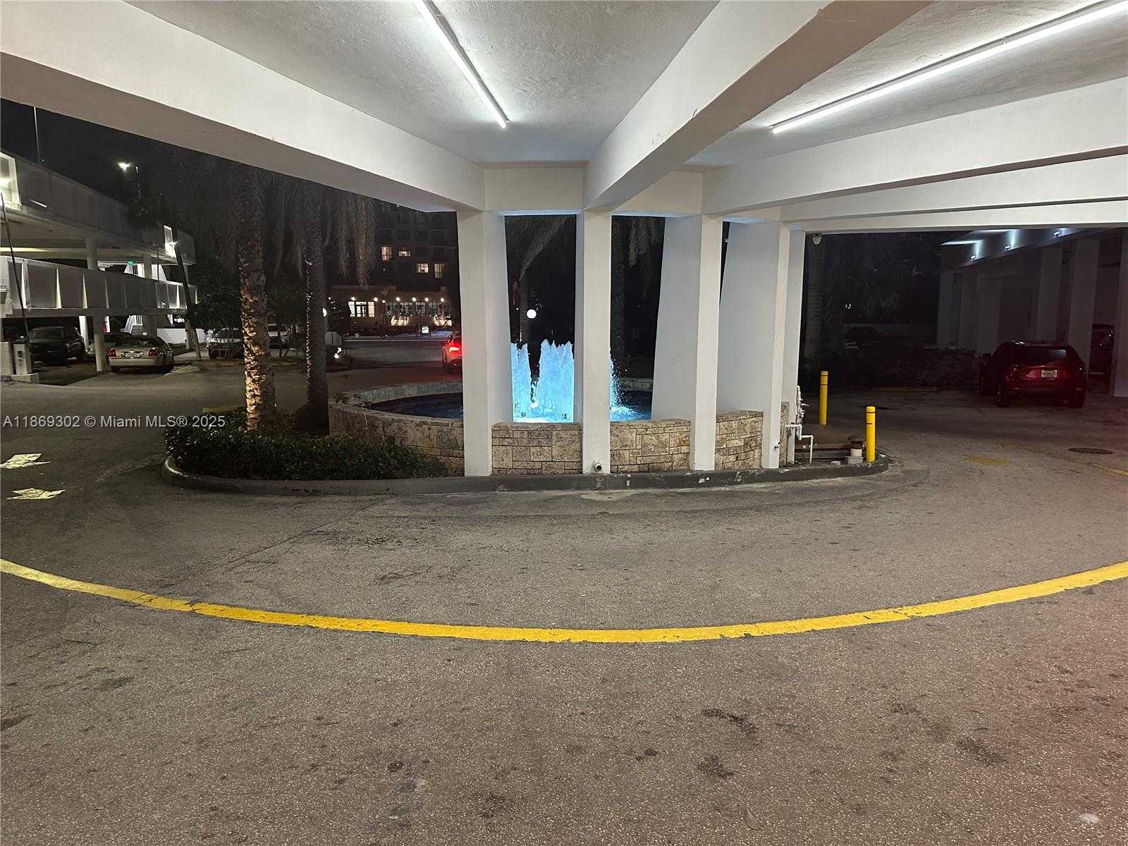 Small Image of 100 BAYVIEW DR #221, Sunny Isles Beach Number 3