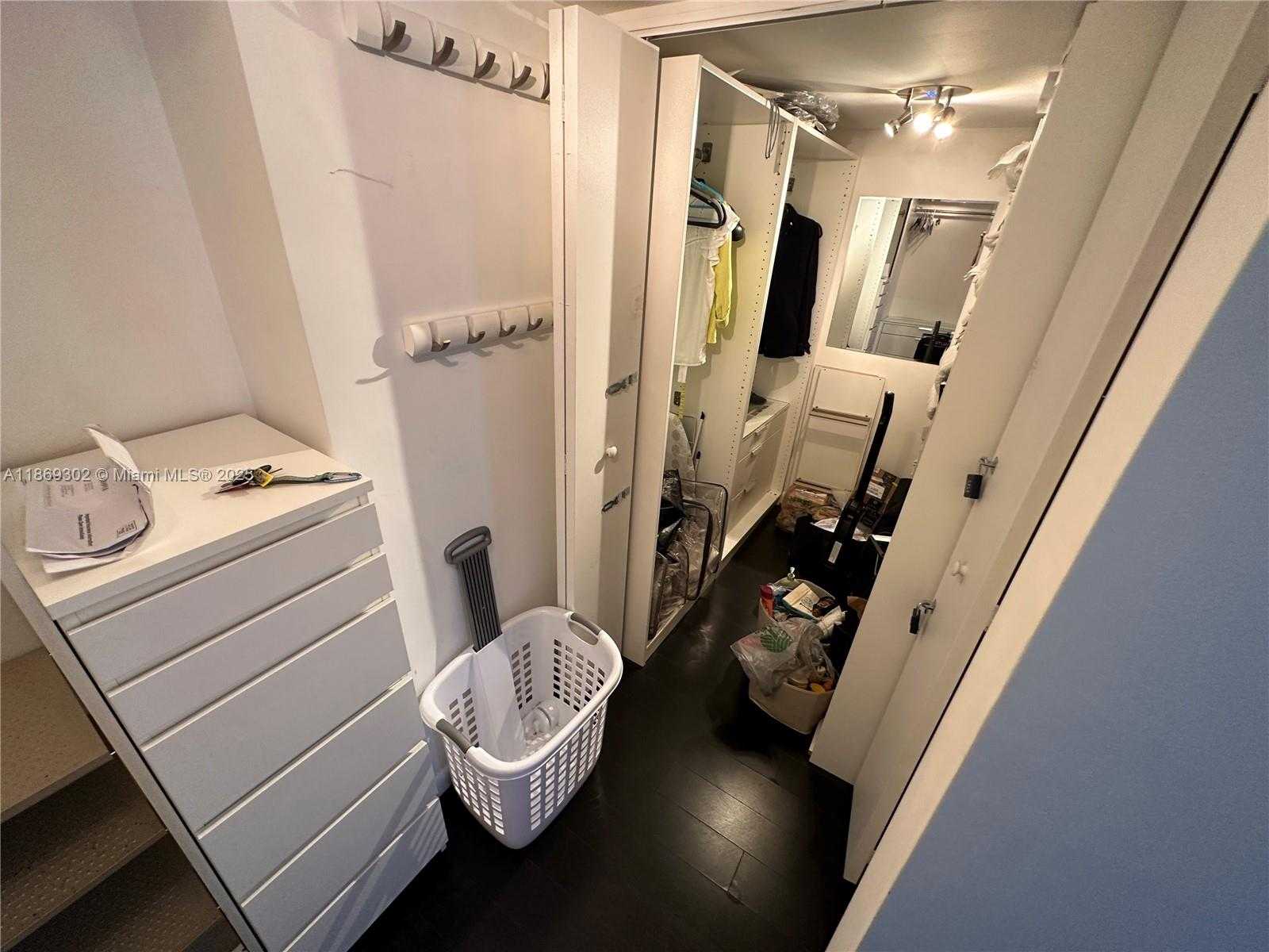 Small Image of 100 BAYVIEW DR #221, Sunny Isles Beach Number 30