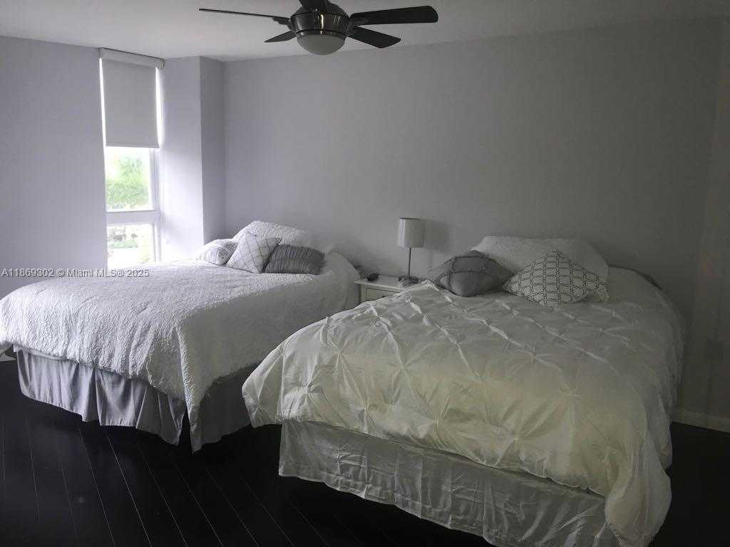 Small Image of 100 BAYVIEW DR #221, Sunny Isles Beach Number 32