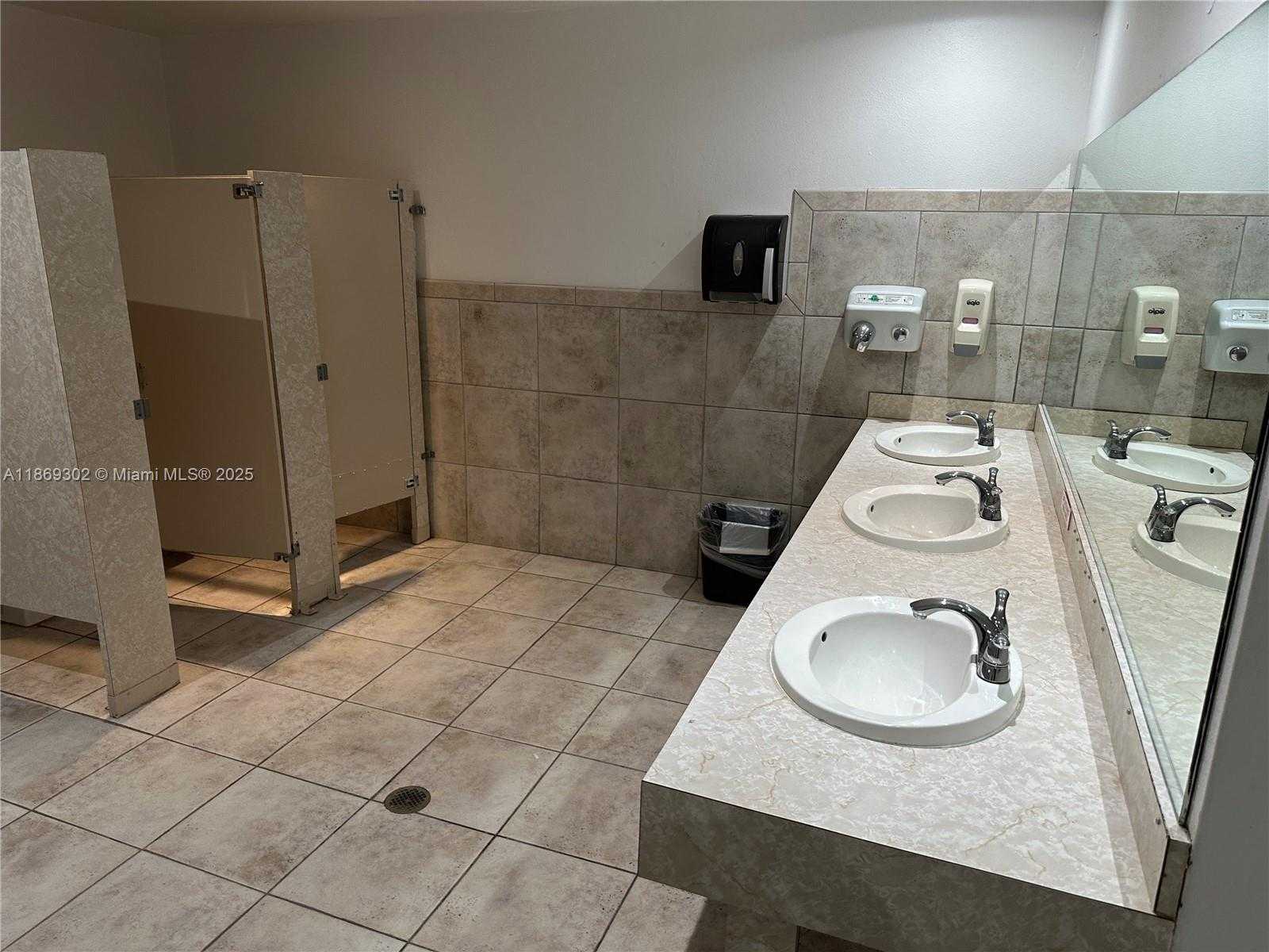 Small Image of 100 BAYVIEW DR #221, Sunny Isles Beach Number 45