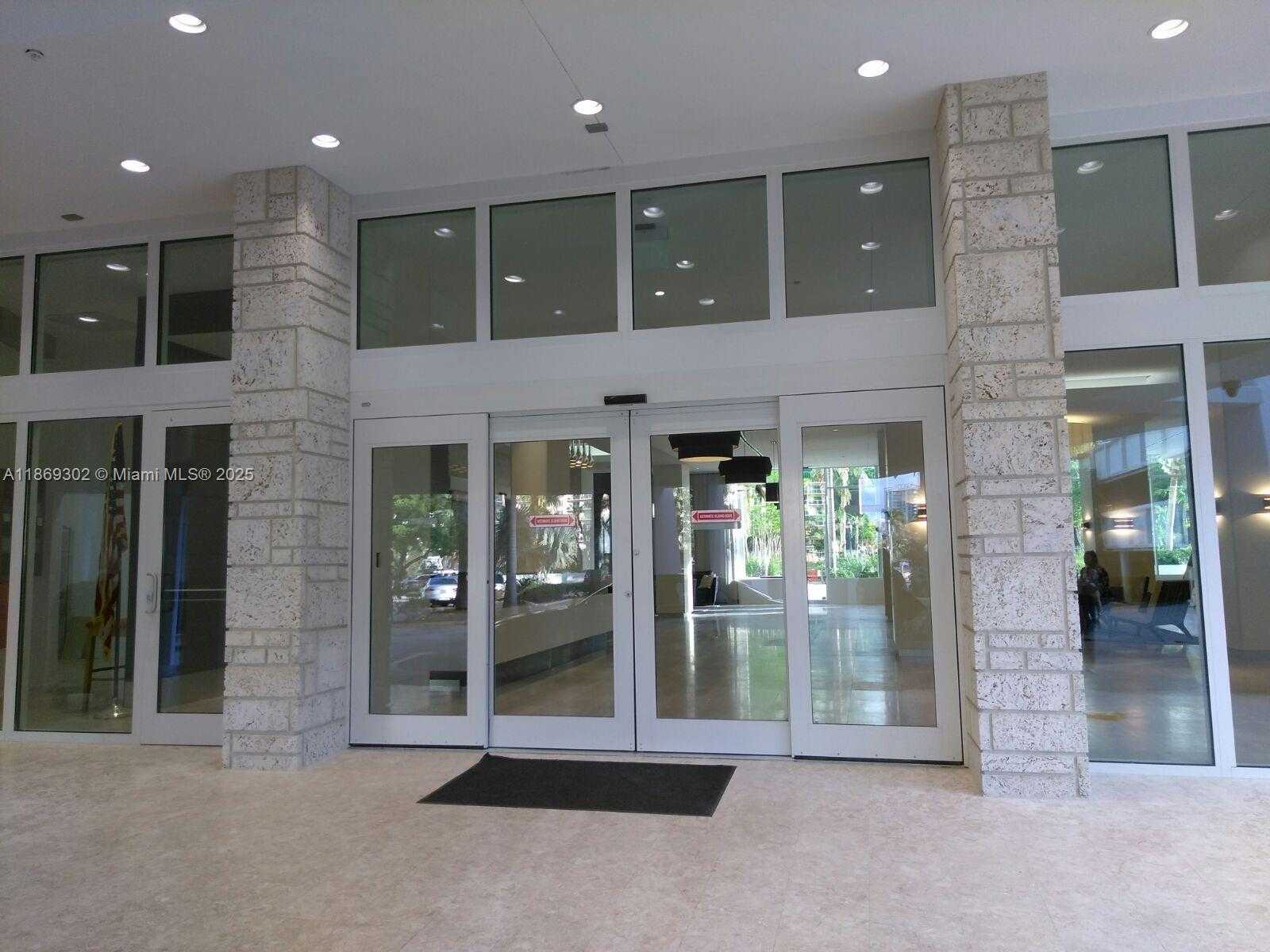 Small Image of 100 BAYVIEW DR #221, Sunny Isles Beach Number 5