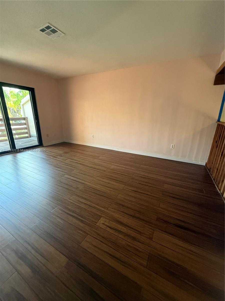 Small Image of 2111 NORTH 14TH AVE, Hollywood Number 12