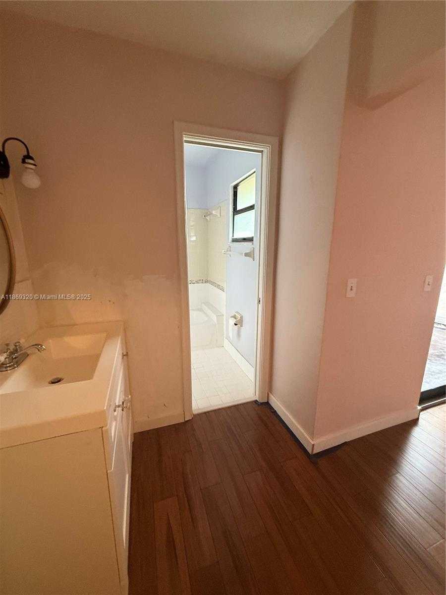 Small Image of 2111 NORTH 14TH AVE, Hollywood Number 14