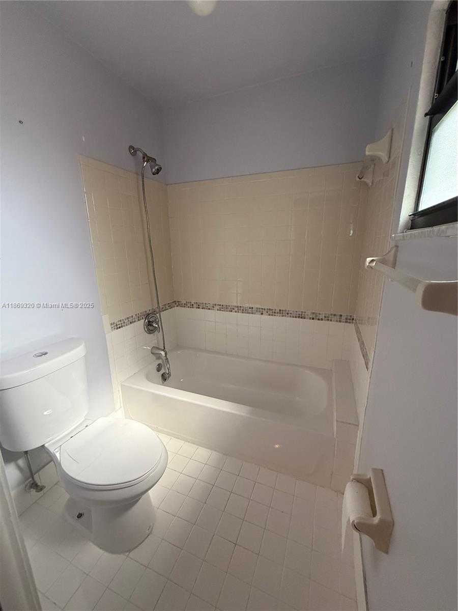 Small Image of 2111 NORTH 14TH AVE, Hollywood Number 15
