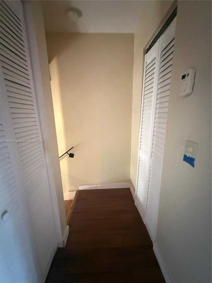 Small Image of 2111 NORTH 14TH AVE, Hollywood Number 18