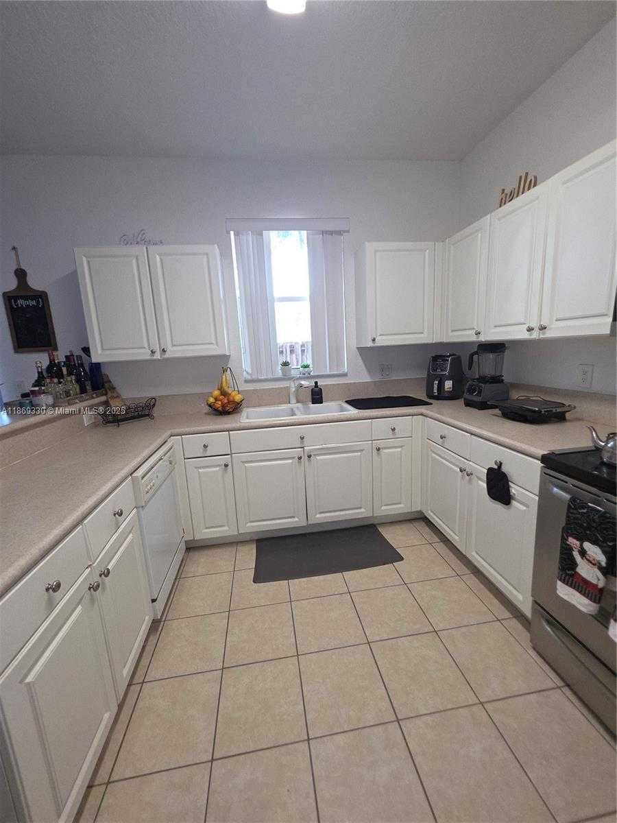 Small Image of 13236 SOUTH WEST 128TH PSGE, Miami Number 12