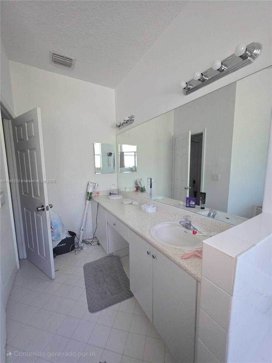 Small Image of 13236 SOUTH WEST 128TH PSGE, Miami Number 22