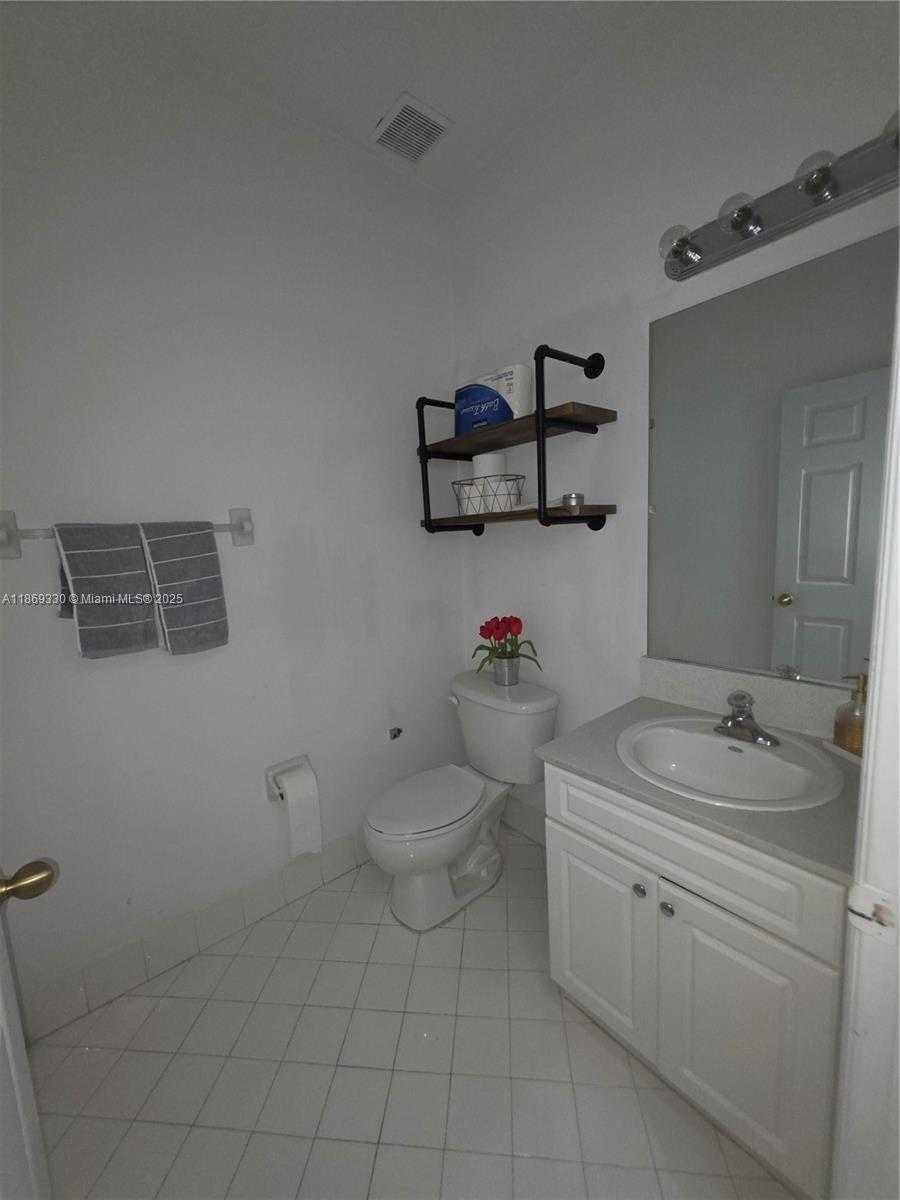 Small Image of 13236 SOUTH WEST 128TH PSGE, Miami Number 7