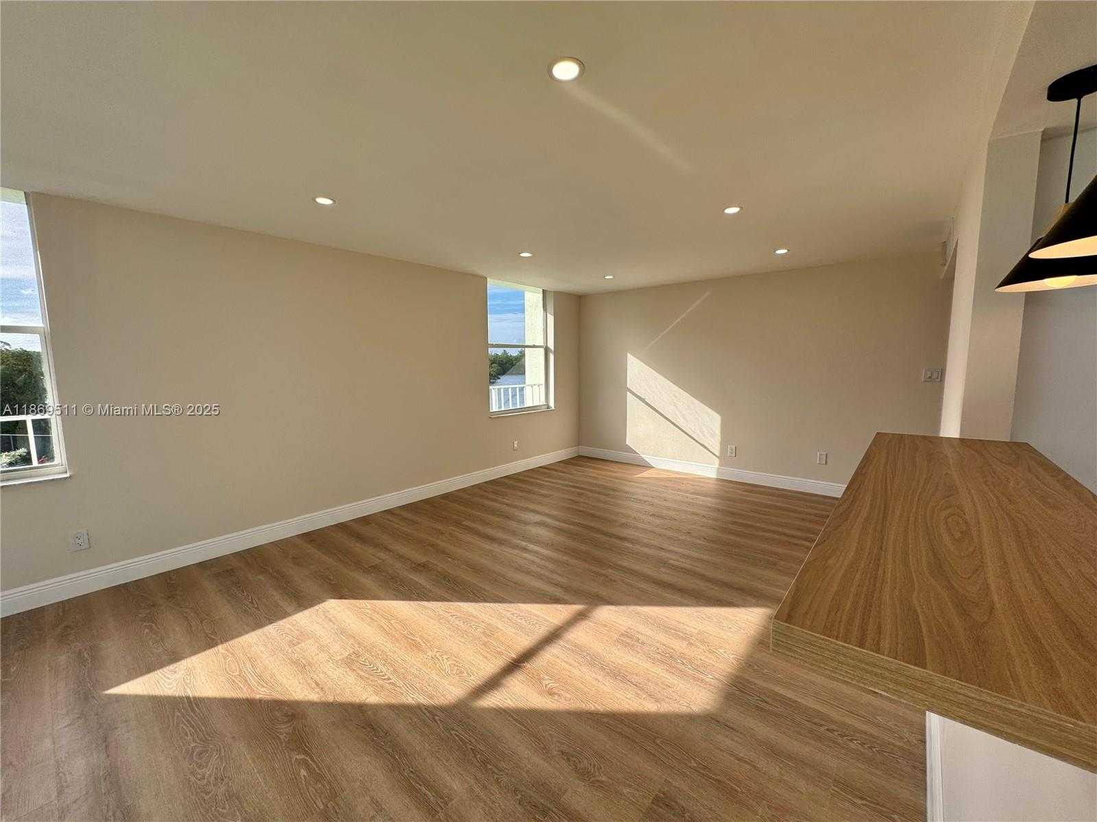 Small Image of 16546 NORTH EAST 26TH AVE #3G, North Miami Beach Number 2
