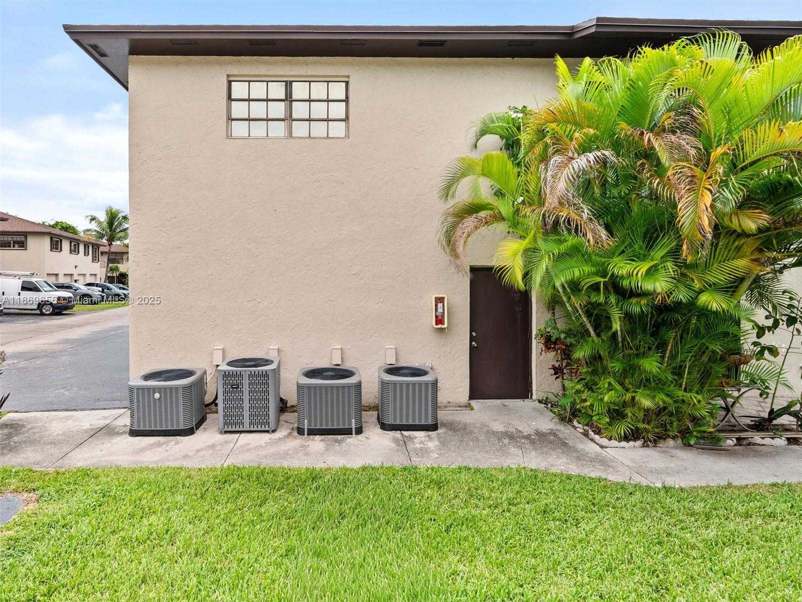Small Image of 4605 SOUTH WEST 139TH CT #814, Miami Number 10