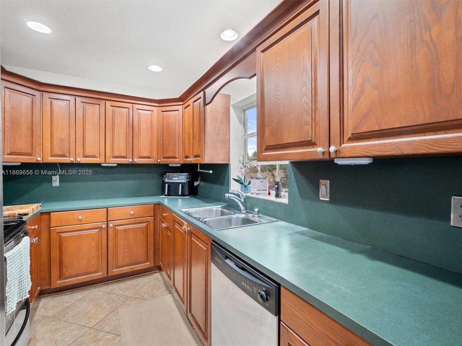 Small Image of 4605 SOUTH WEST 139TH CT #814, Miami Number 14