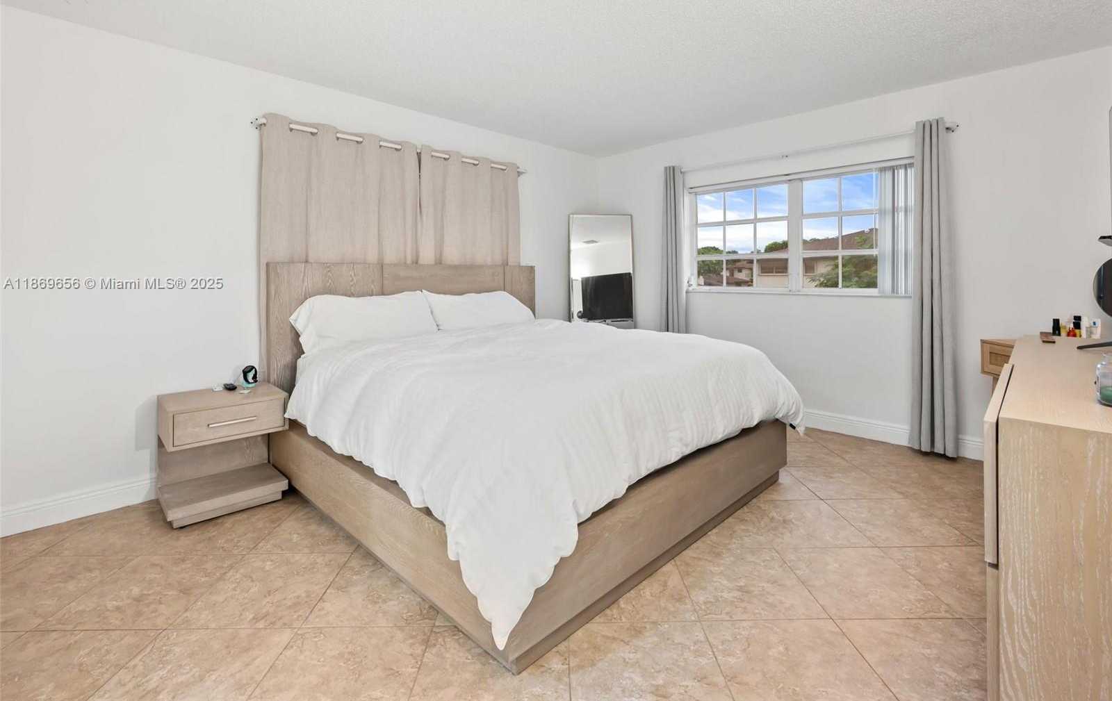 Small Image of 4605 SOUTH WEST 139TH CT #814, Miami Number 17