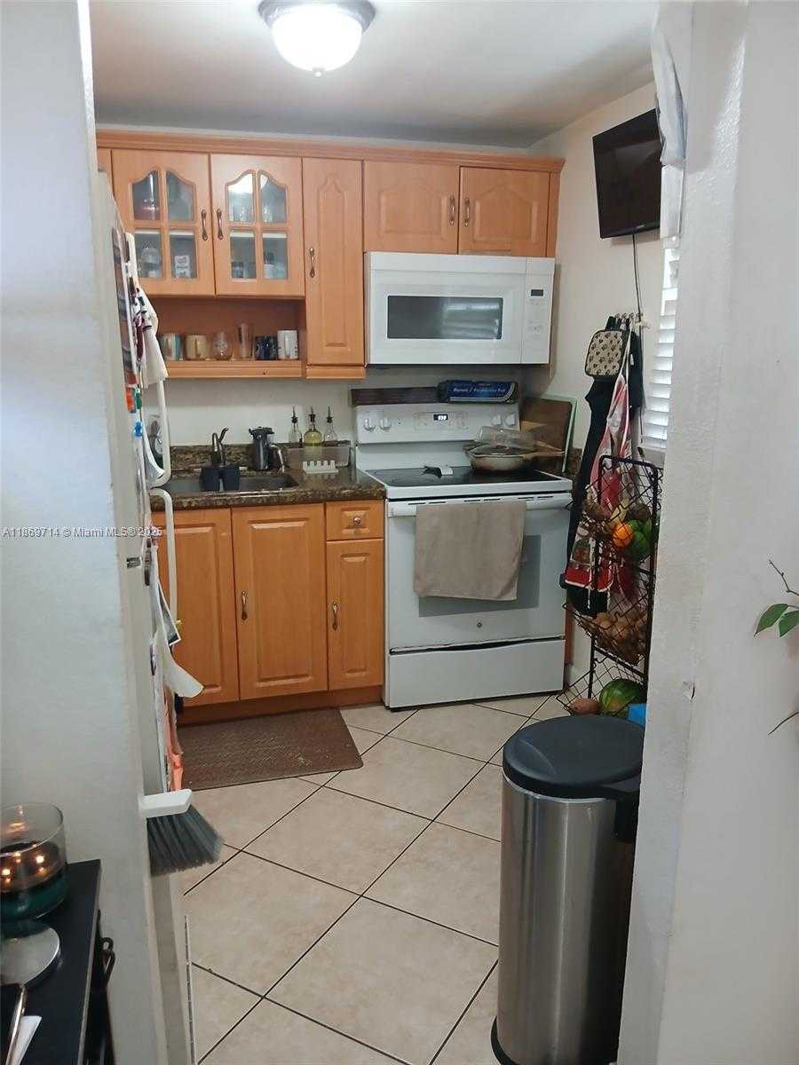 Small Image of 1735 WEST 60TH ST #M109, Hialeah Number 3