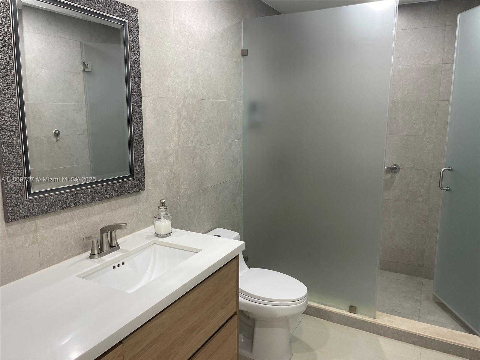 Small Image of 5002 SHERIDAN ST #1, Hollywood Number 12