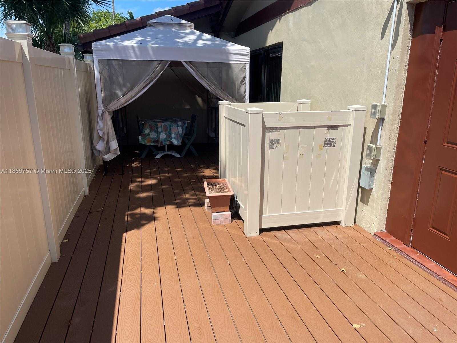 Small Image of 5002 SHERIDAN ST #1, Hollywood Number 28