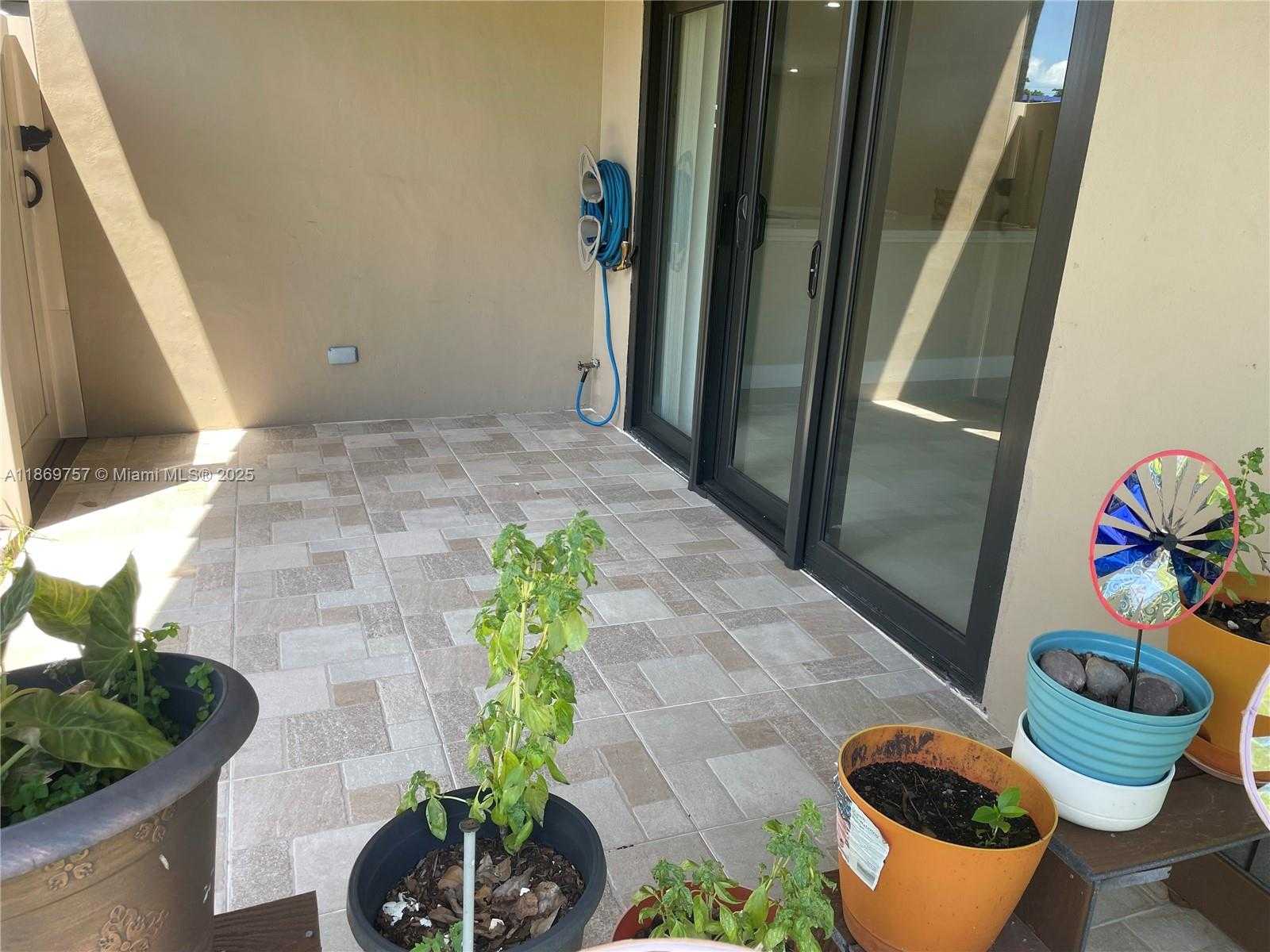 Small Image of 5002 SHERIDAN ST #1, Hollywood Number 29