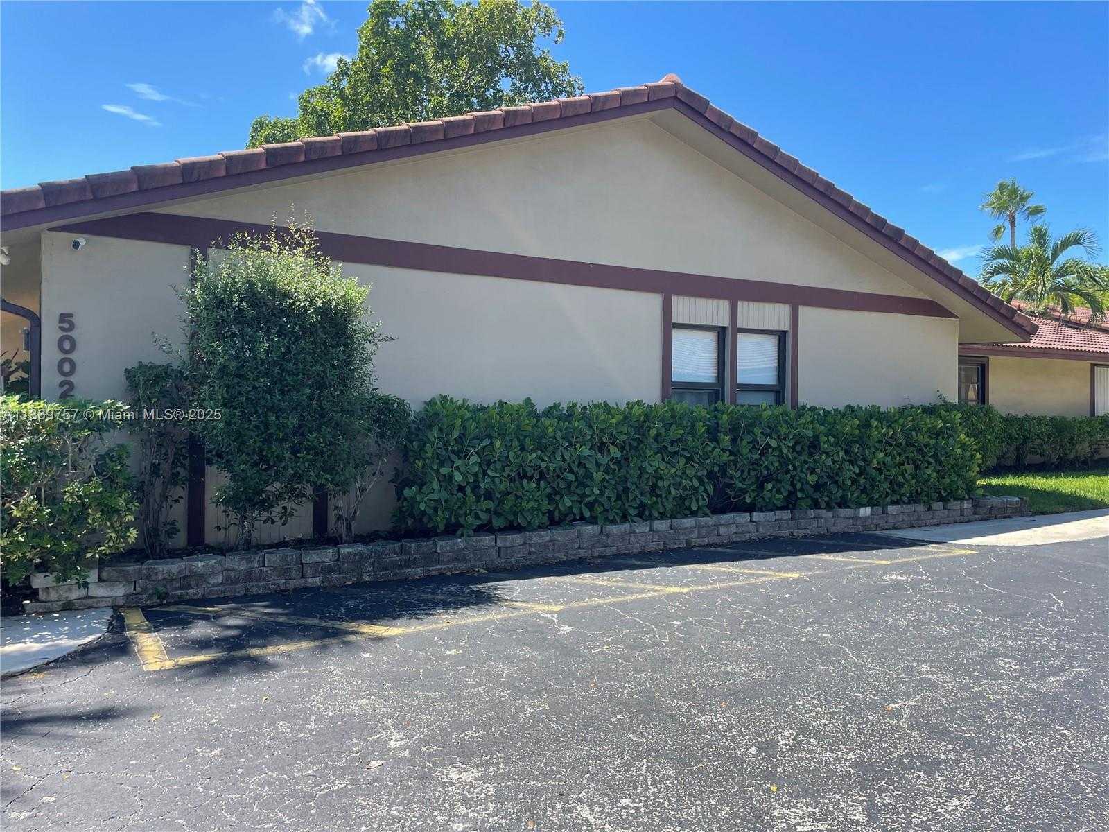 Small Image of 5002 SHERIDAN ST #1, Hollywood Number 32