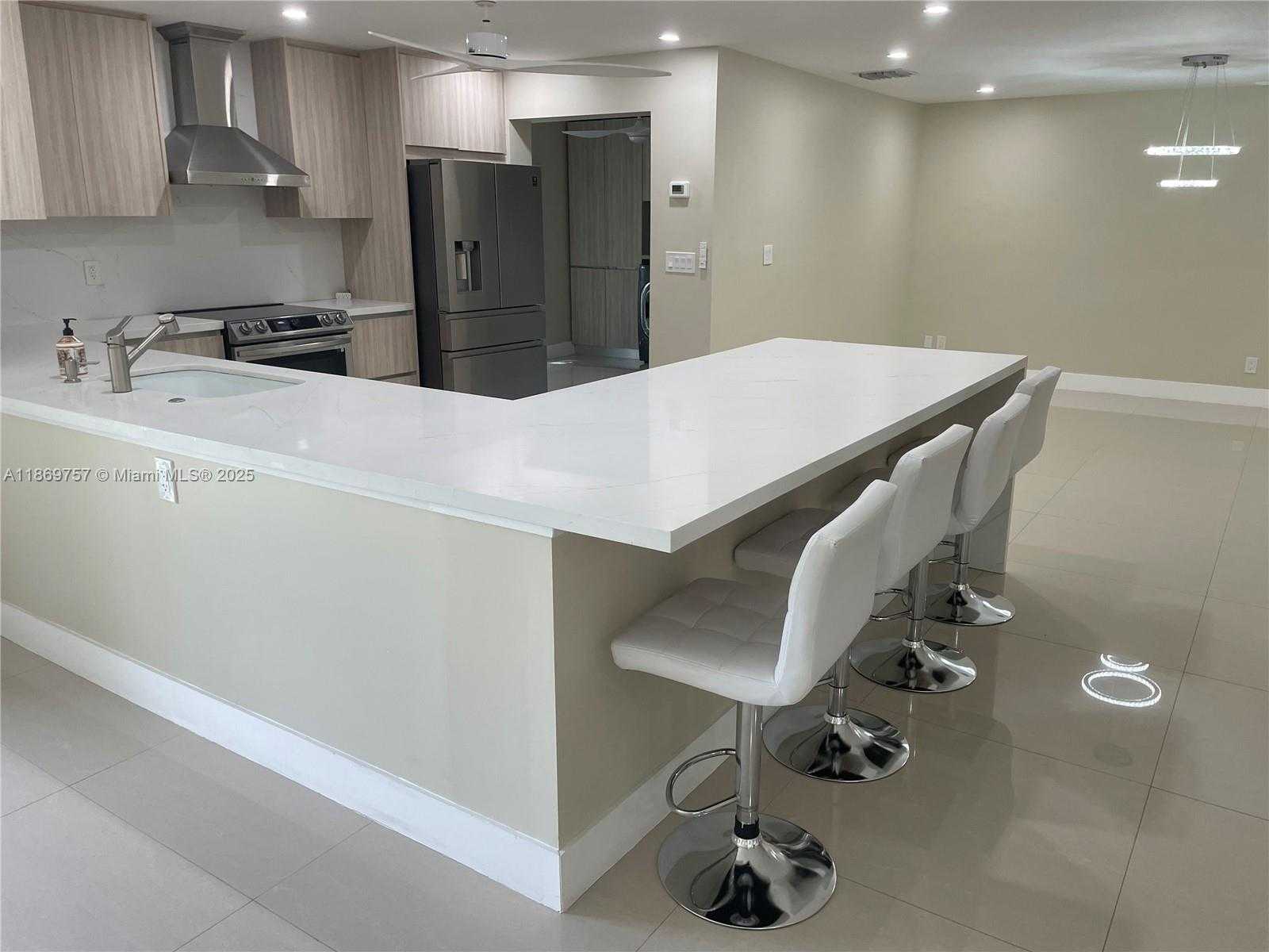 Small Image of 5002 SHERIDAN ST #1, Hollywood Number 4