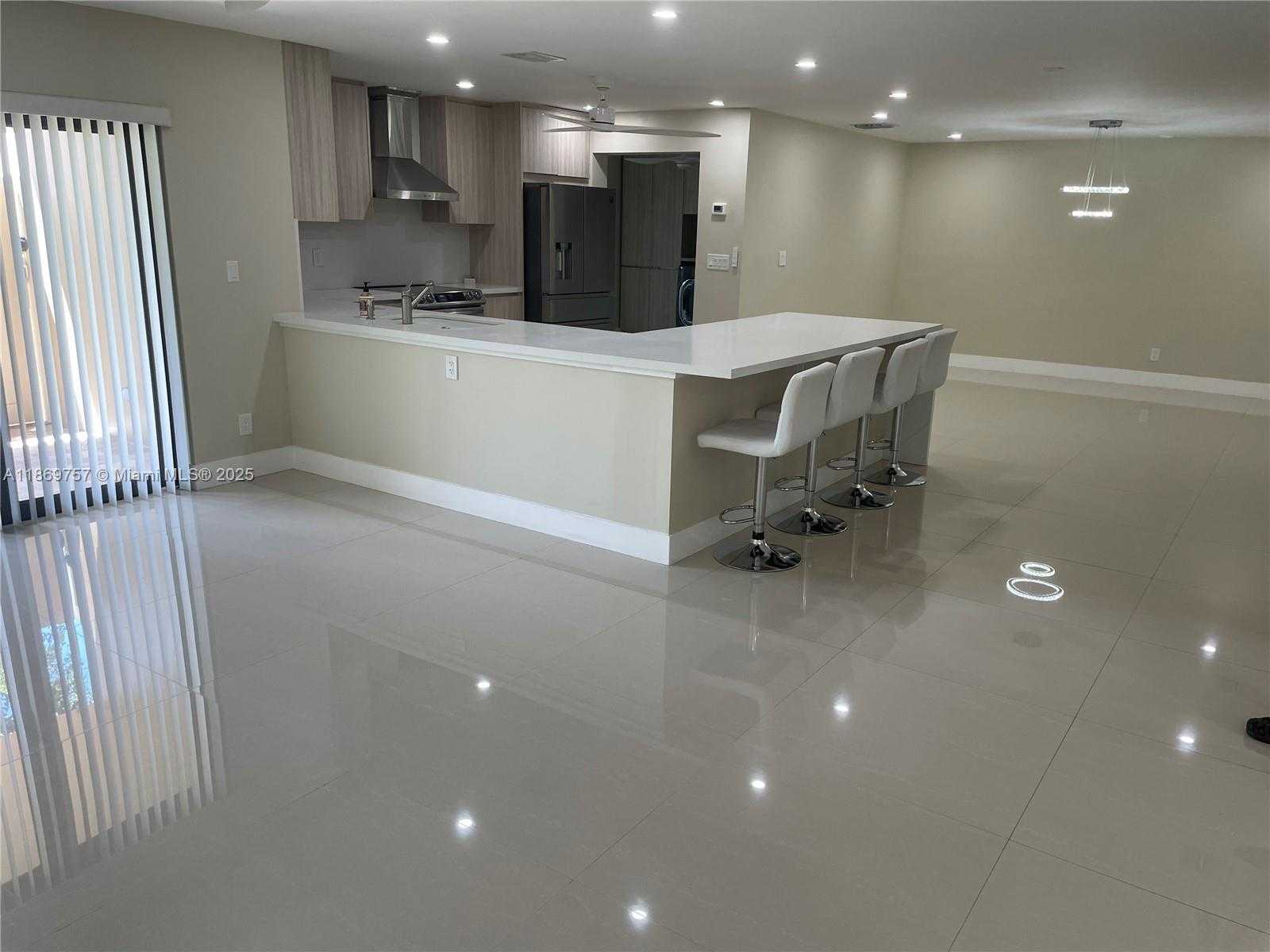 Small Image of 5002 SHERIDAN ST #1, Hollywood Number 5