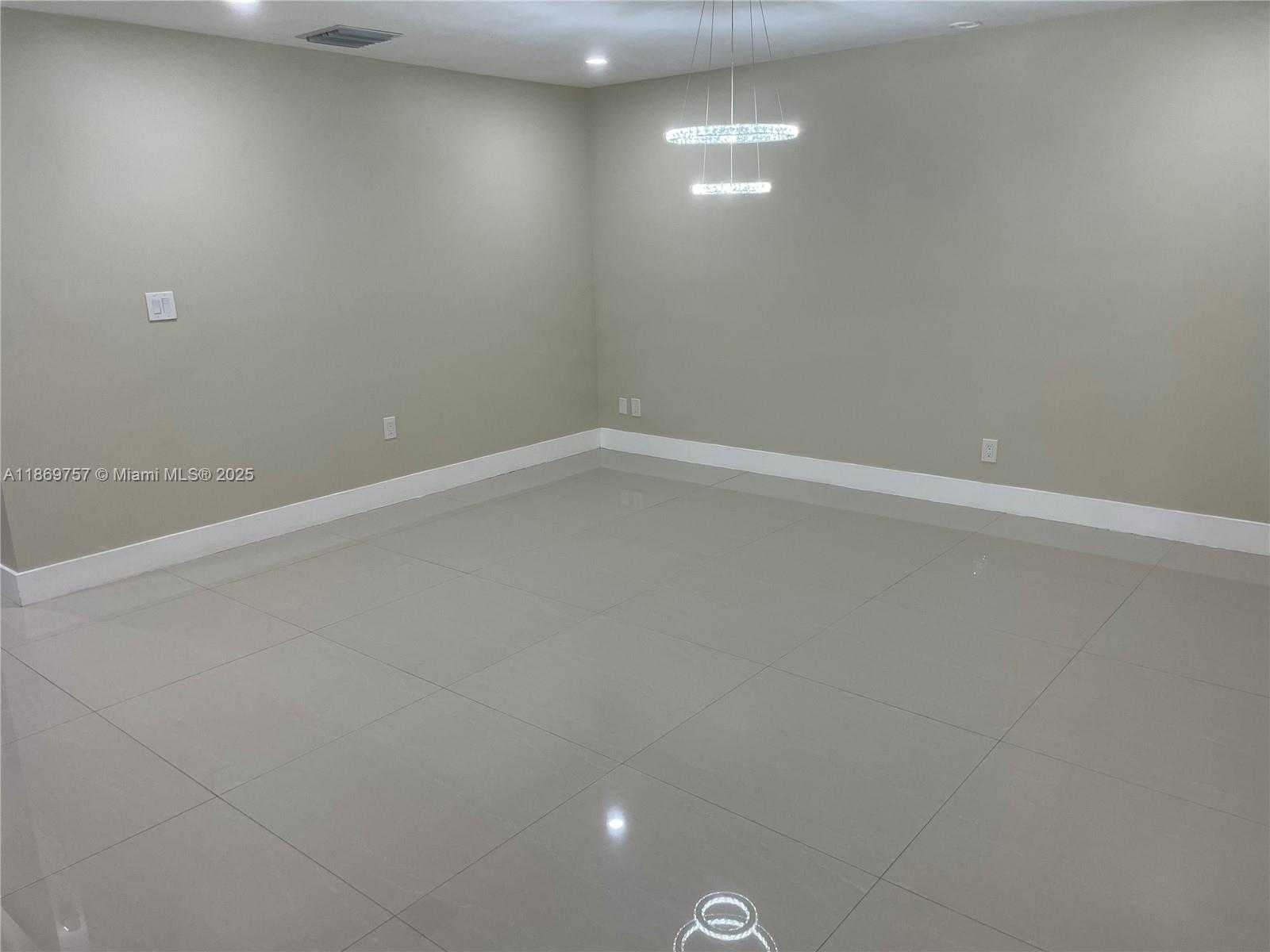 Small Image of 5002 SHERIDAN ST #1, Hollywood Number 8