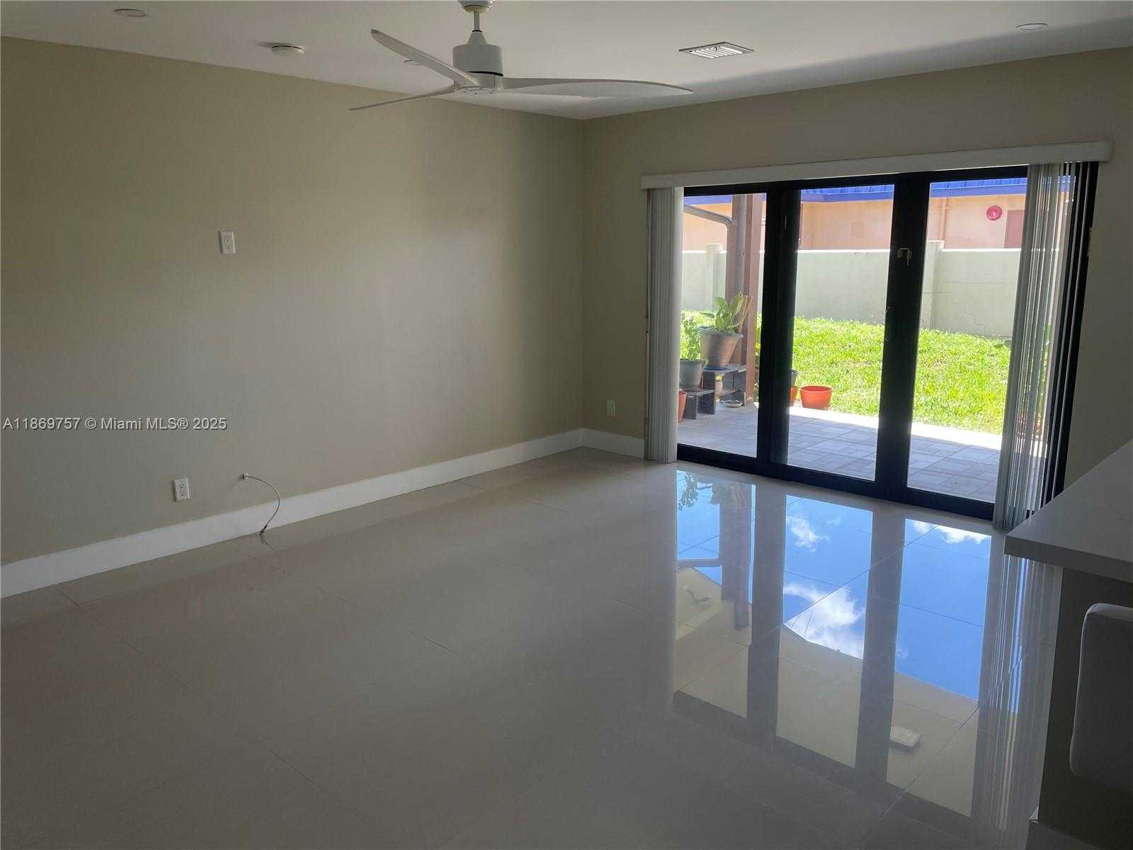 Small Image of 5002 SHERIDAN ST #1, Hollywood Number 9