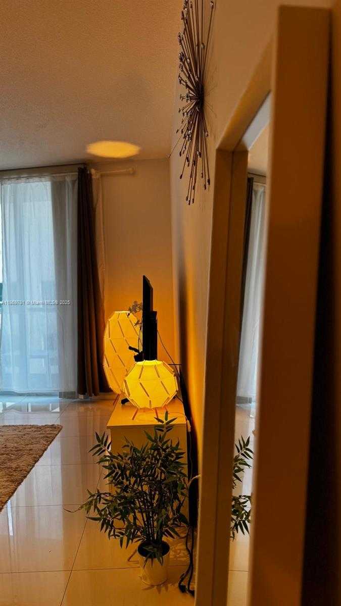 Small Image of 185 SOUTH WEST 7TH ST #2808, Miami Number 2
