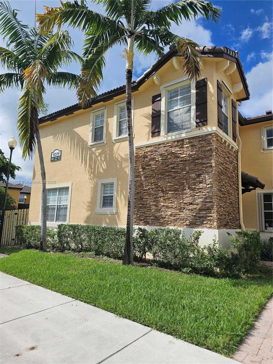 Small Image of 9209 SOUTH WEST 227TH ST #1, Cutler Bay Number 3