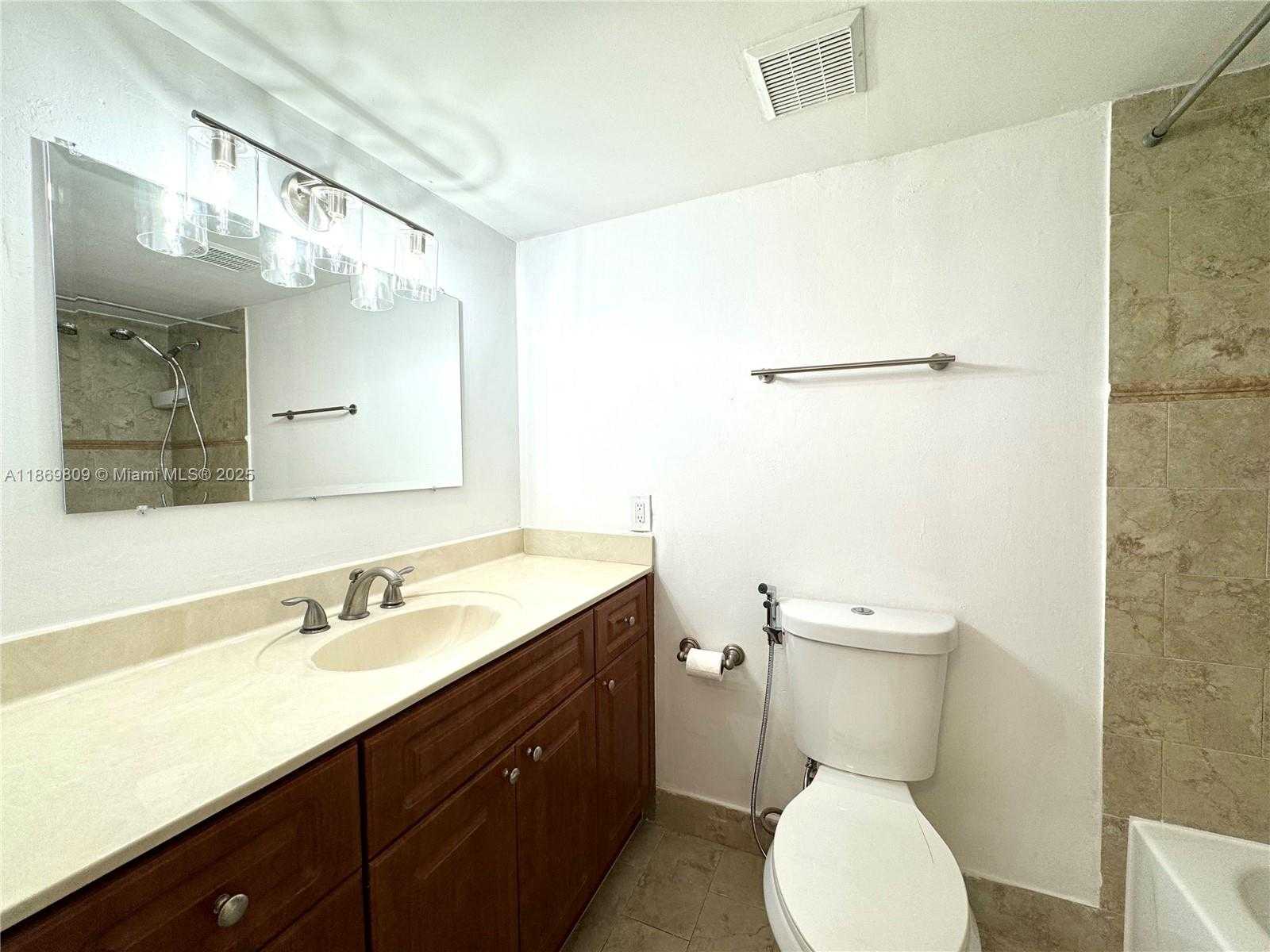 Small Image of 1801 SOUTH TREASURE DR #109, North Bay Village Number 11