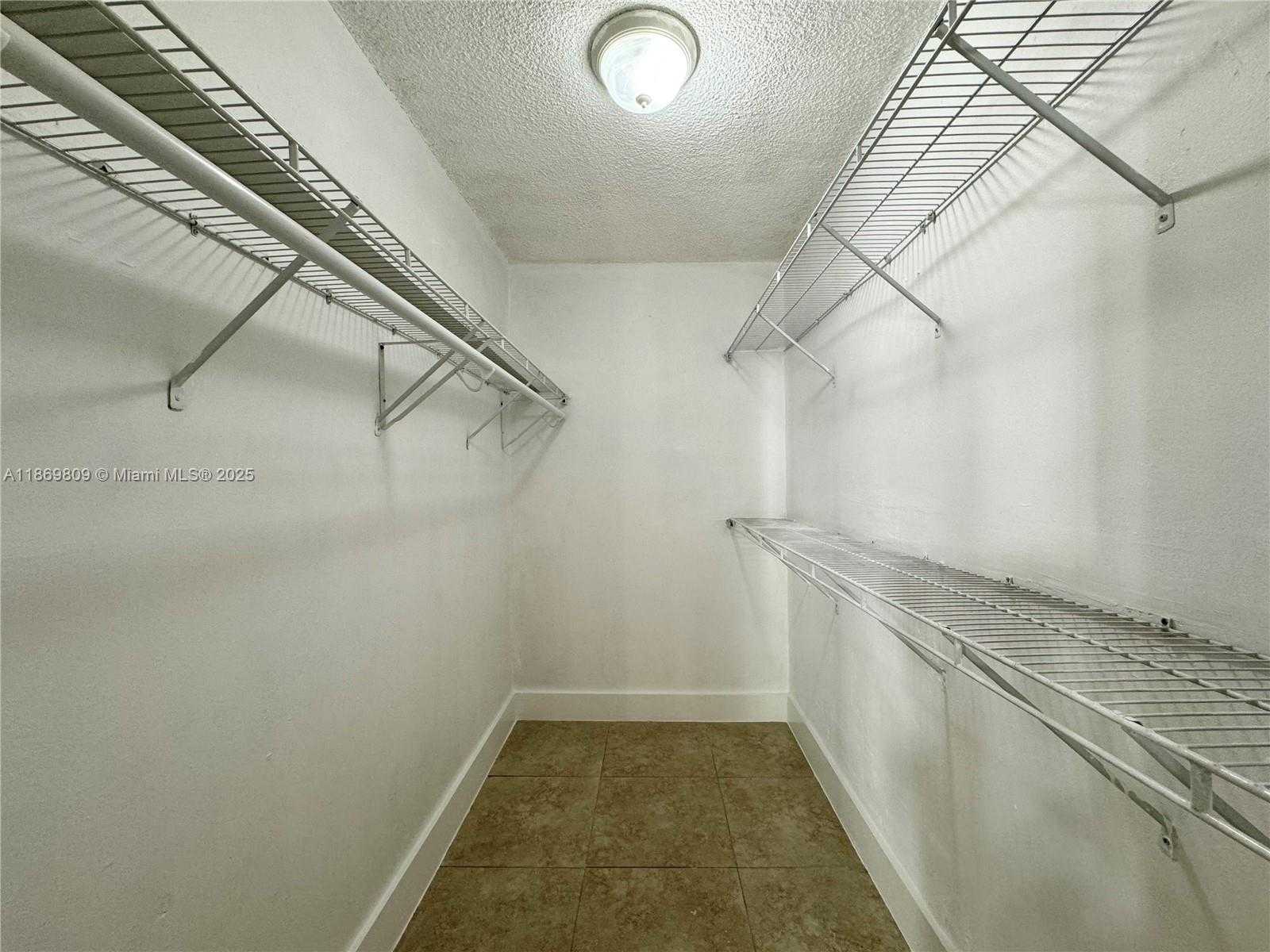 Small Image of 1801 SOUTH TREASURE DR #109, North Bay Village Number 12