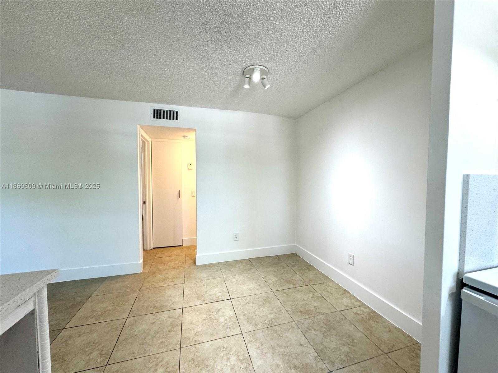 Small Image of 1801 SOUTH TREASURE DR #109, North Bay Village Number 20