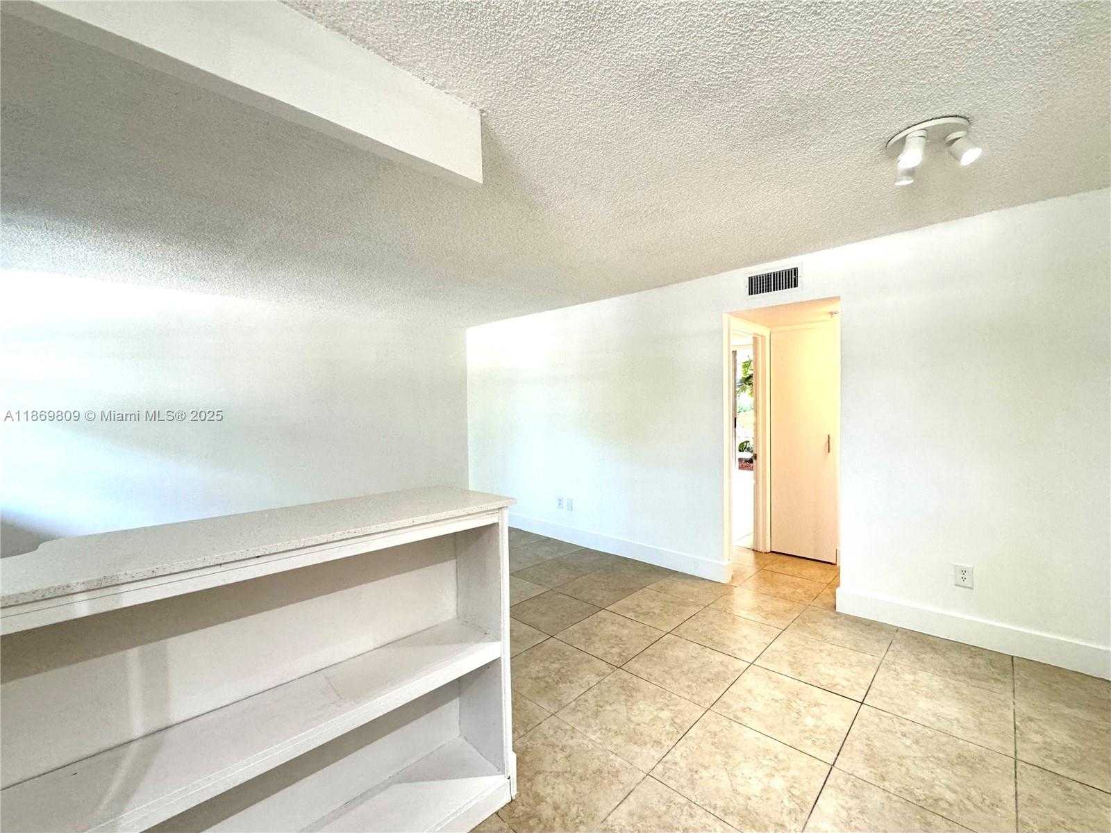 Small Image of 1801 SOUTH TREASURE DR #109, North Bay Village Number 21