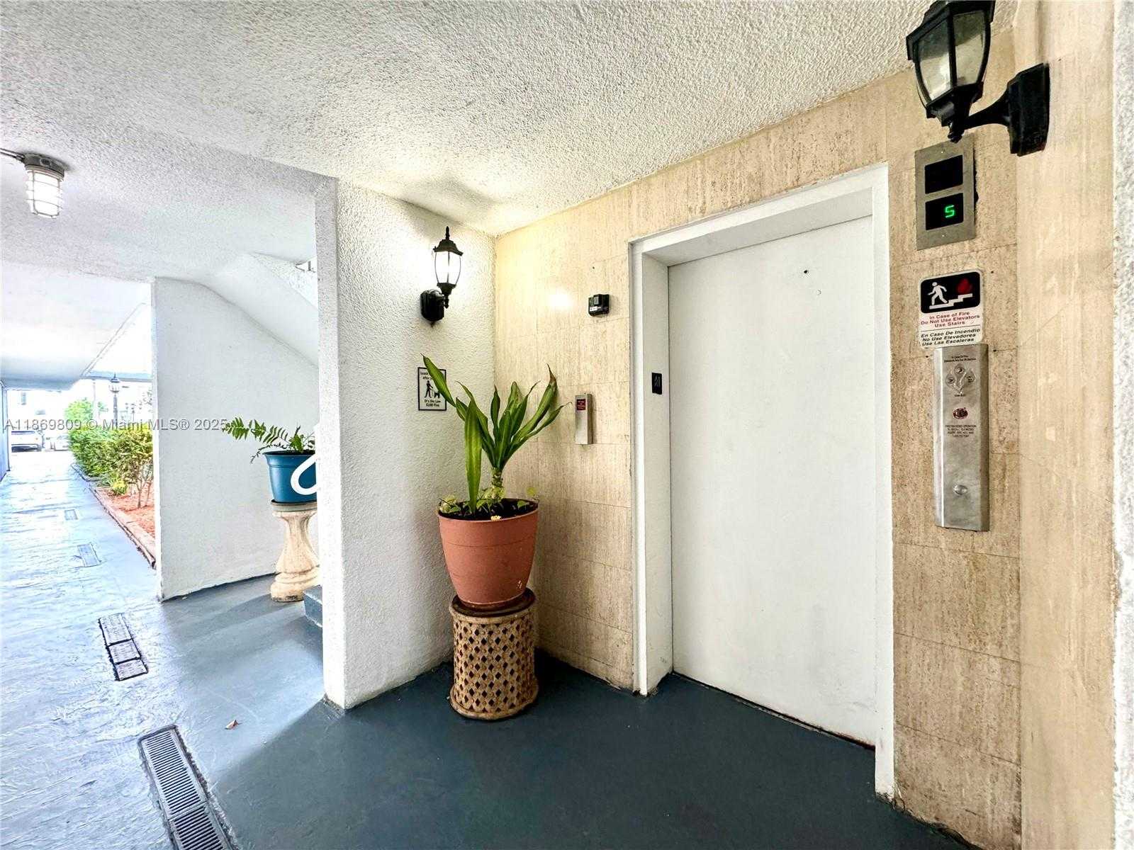 Small Image of 1801 SOUTH TREASURE DR #109, North Bay Village Number 23