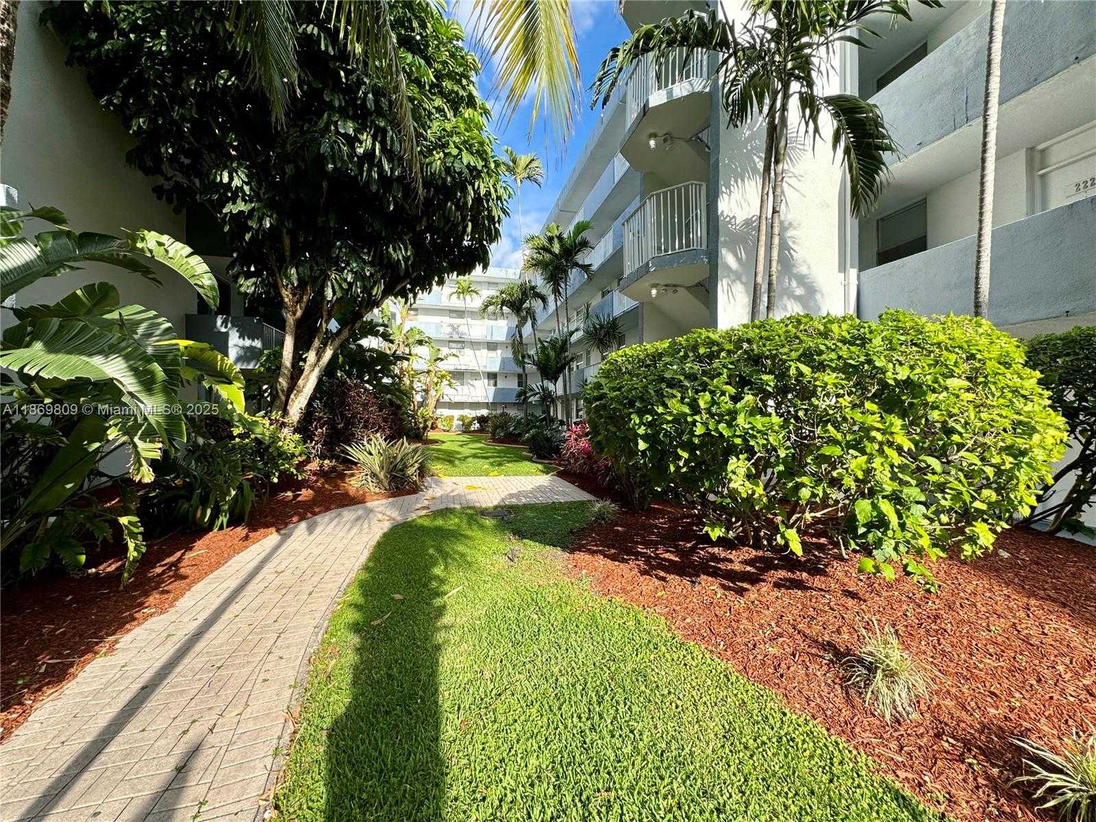 Small Image of 1801 SOUTH TREASURE DR #109, North Bay Village Number 25