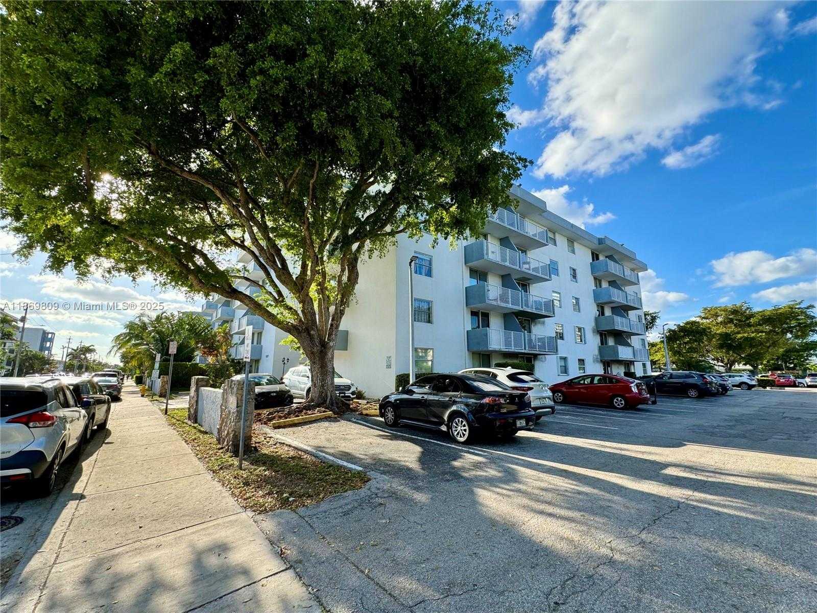Small Image of 1801 SOUTH TREASURE DR #109, North Bay Village Number 28