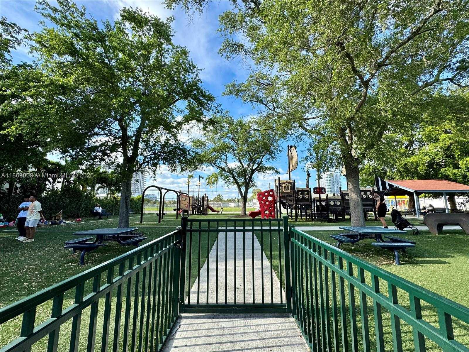 Small Image of 1801 SOUTH TREASURE DR #109, North Bay Village Number 30