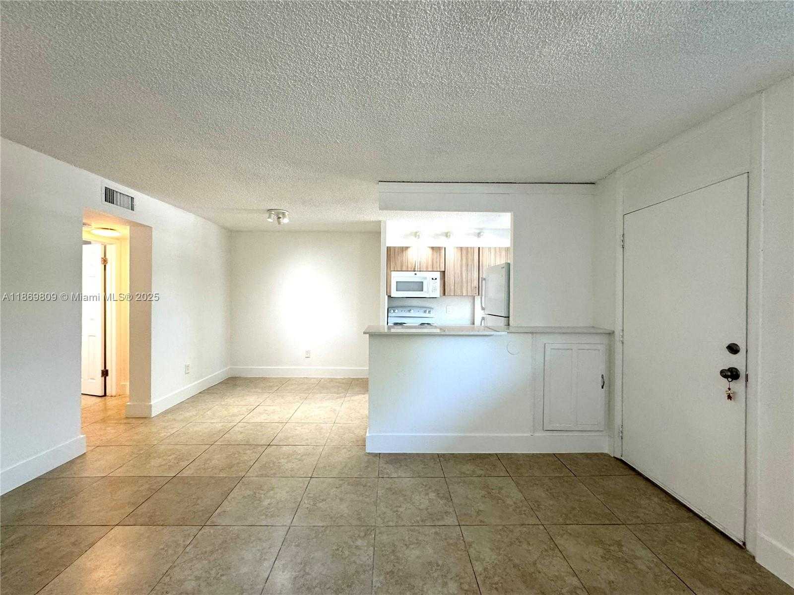 Small Image of 1801 SOUTH TREASURE DR #109, North Bay Village Number 5