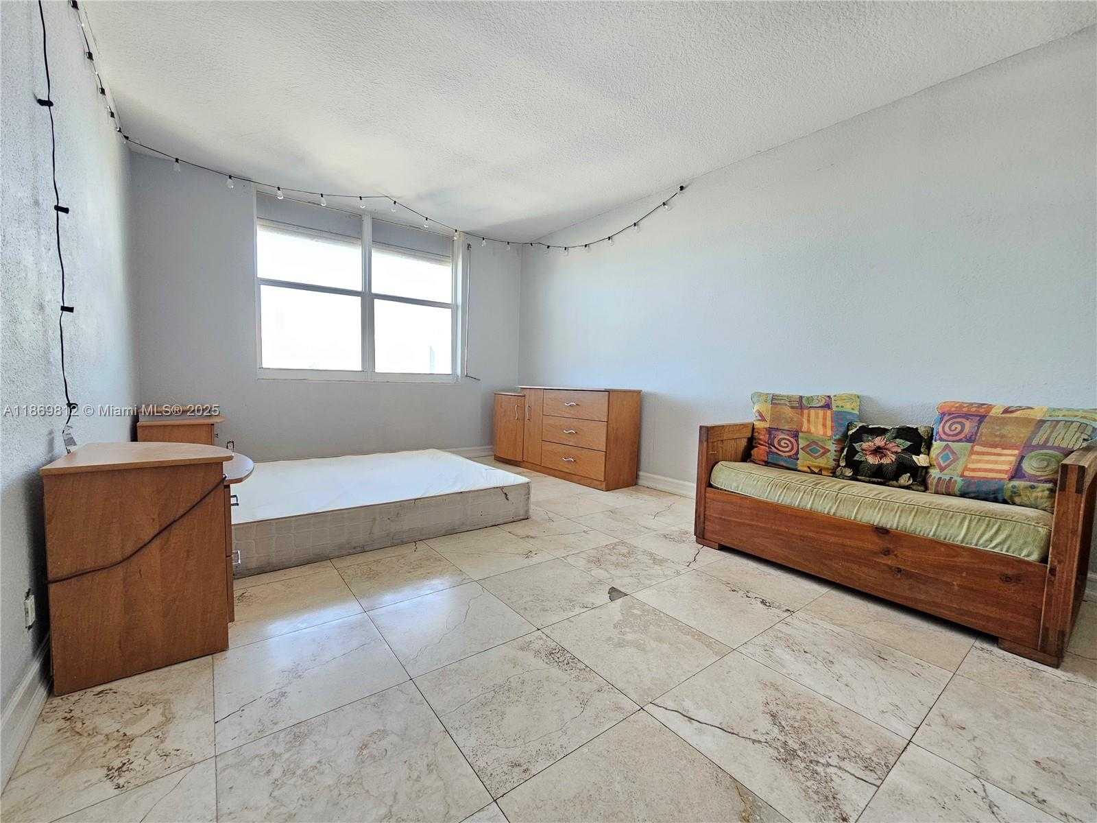 Small Image of 427 GOLDEN ISLES DR #16E, Hallandale Beach Number 11