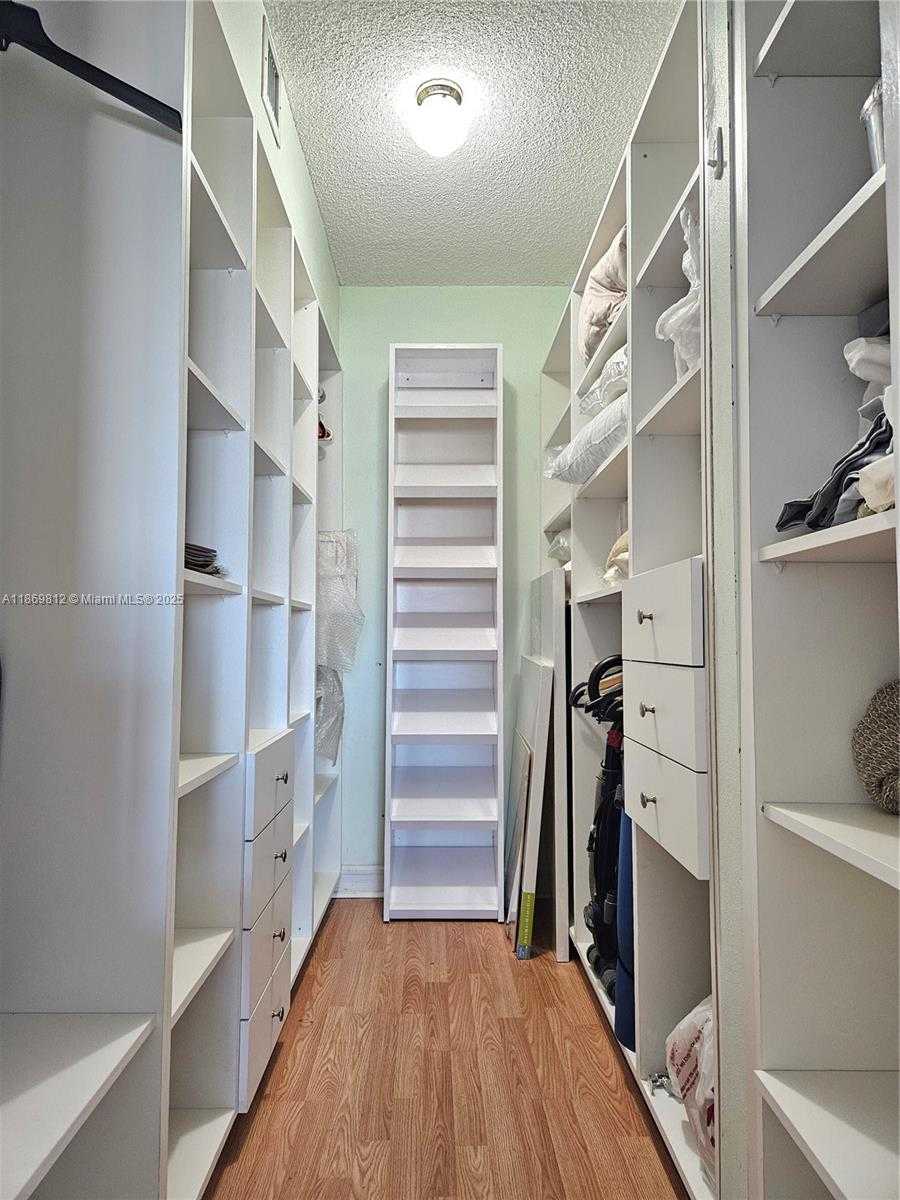 Small Image of 427 GOLDEN ISLES DR #16E, Hallandale Beach Number 14