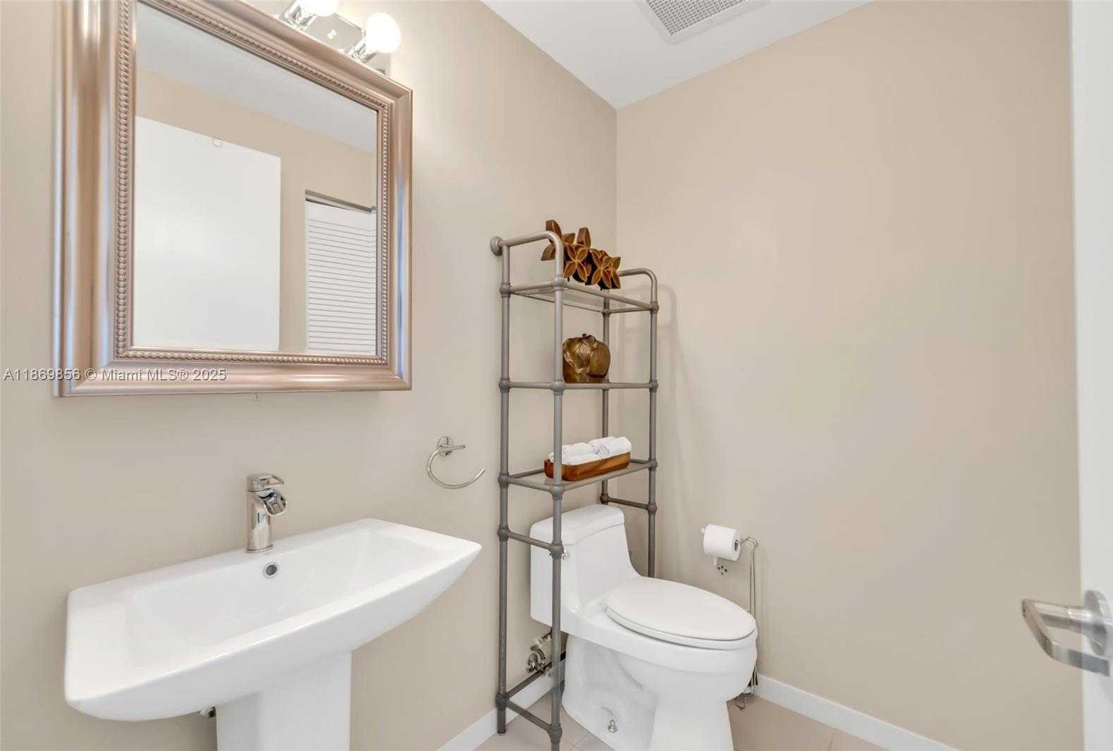 Small Image of 3470 EAST COAST AVE #H0803, Miami Number 10