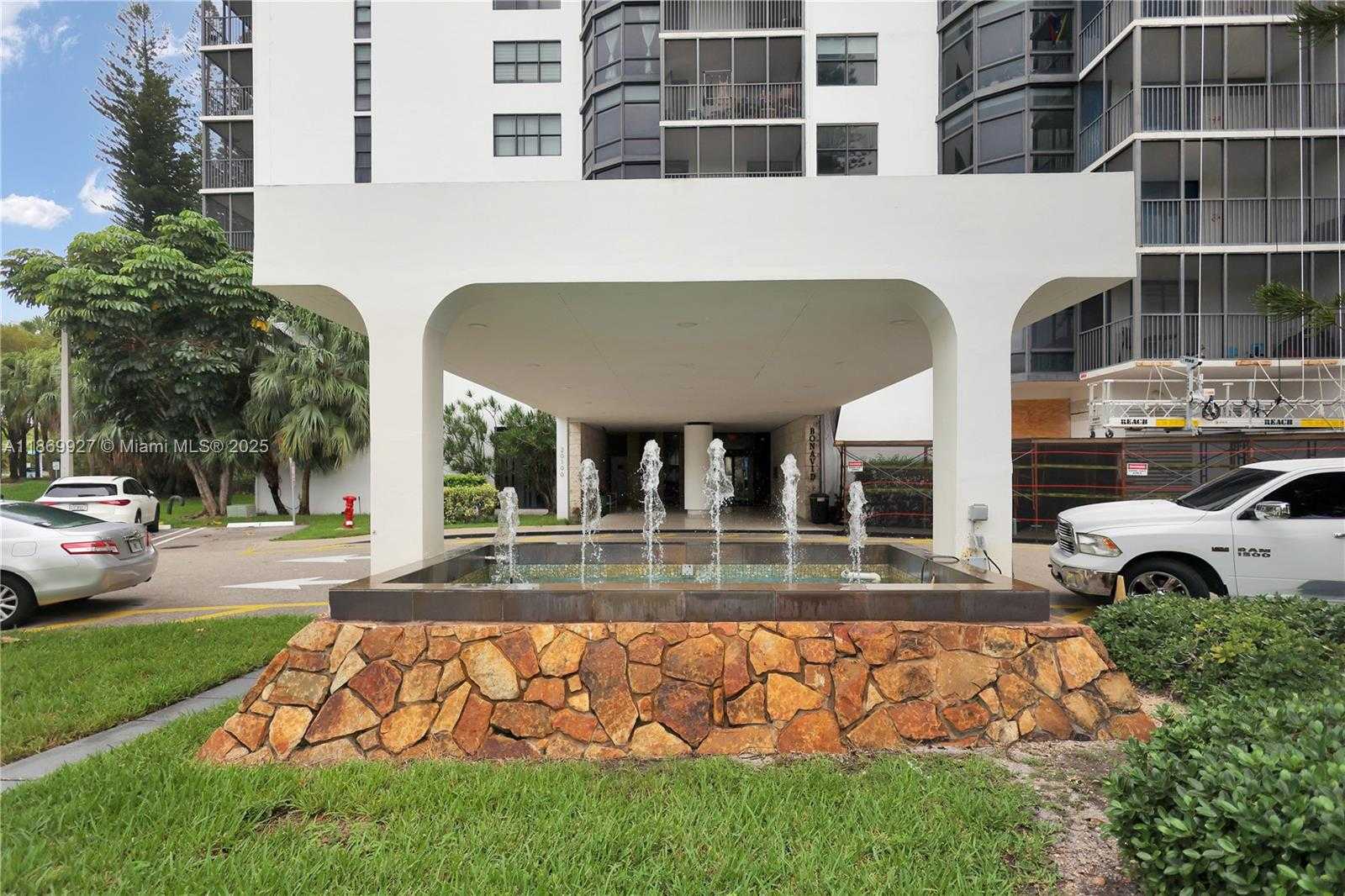 Small Image of 20100 WEST COUNTRY CLUB DR #204, Aventura Number 3