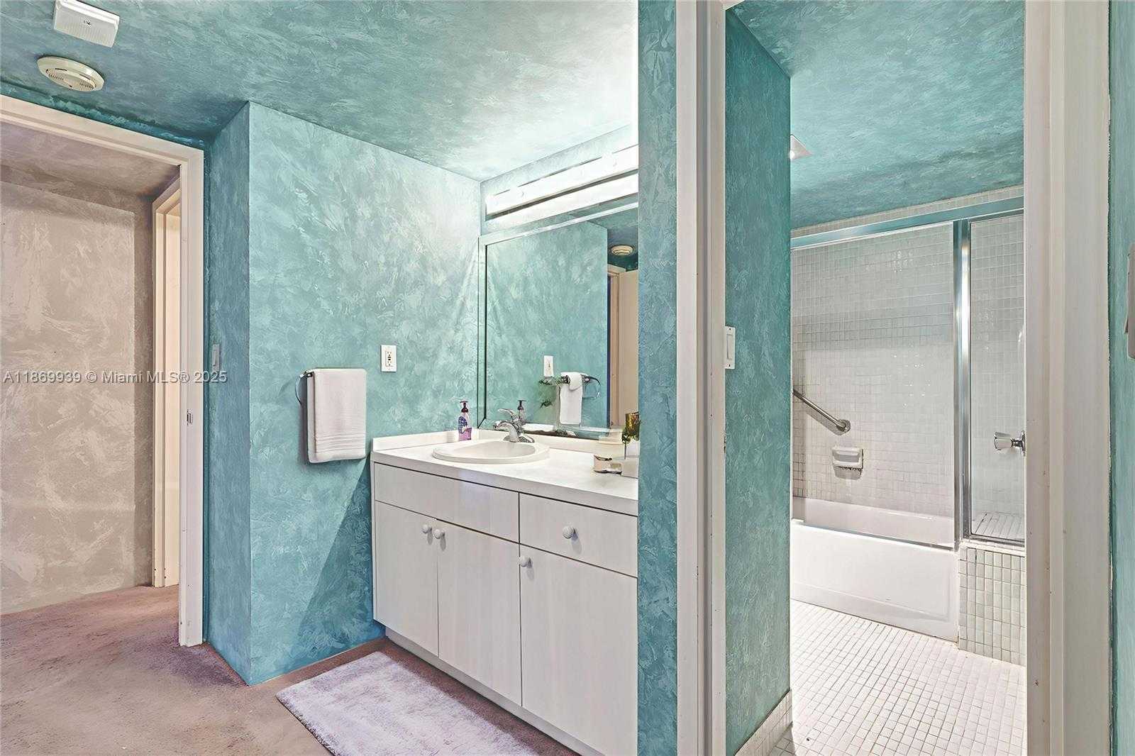 Small Image of 20100 WEST COUNTRY CLUB DR #405, Aventura Number 13