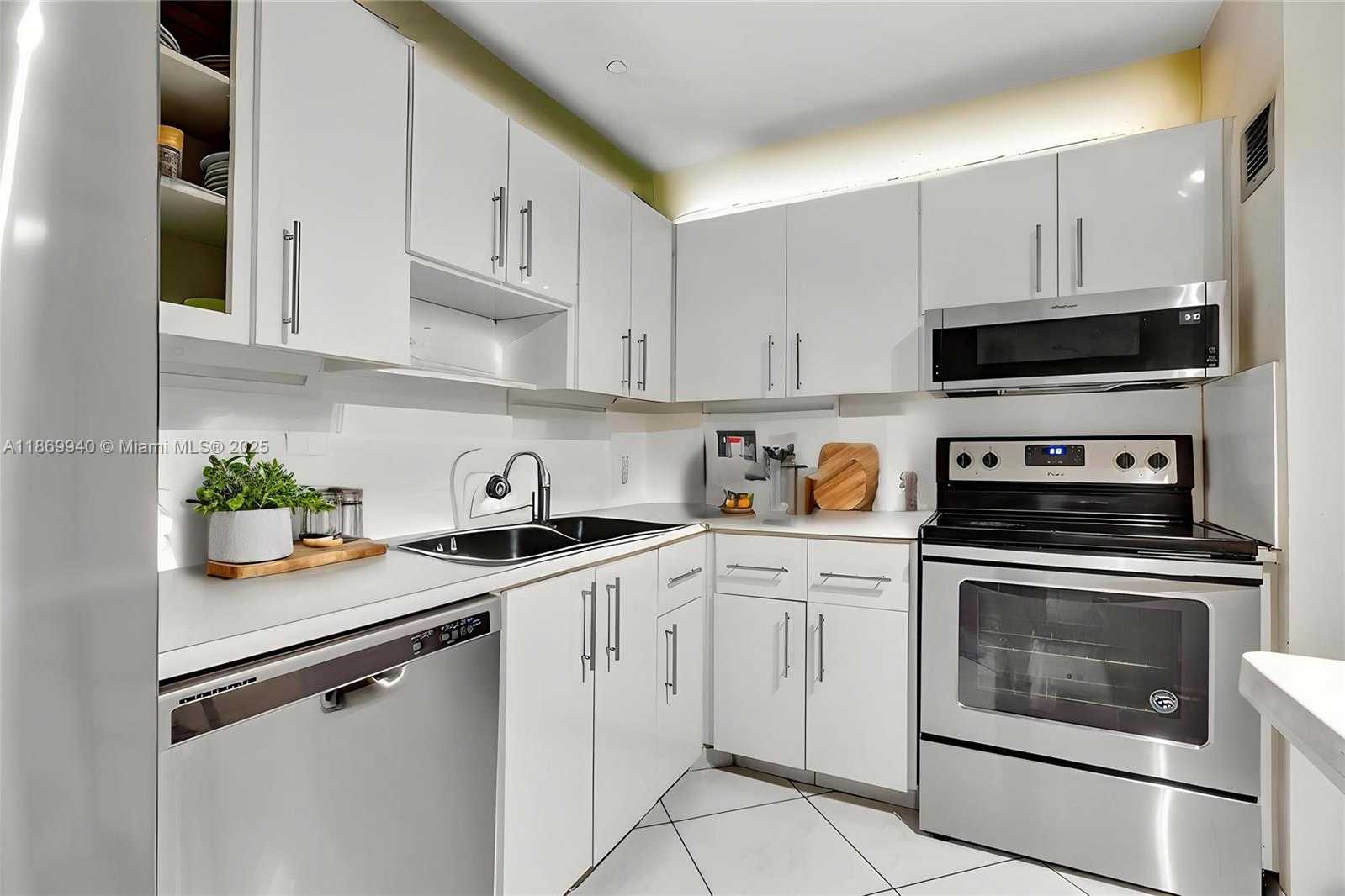 Small Image of 20100 WEST COUNTRY CLUB DR #406, Aventura Number 11