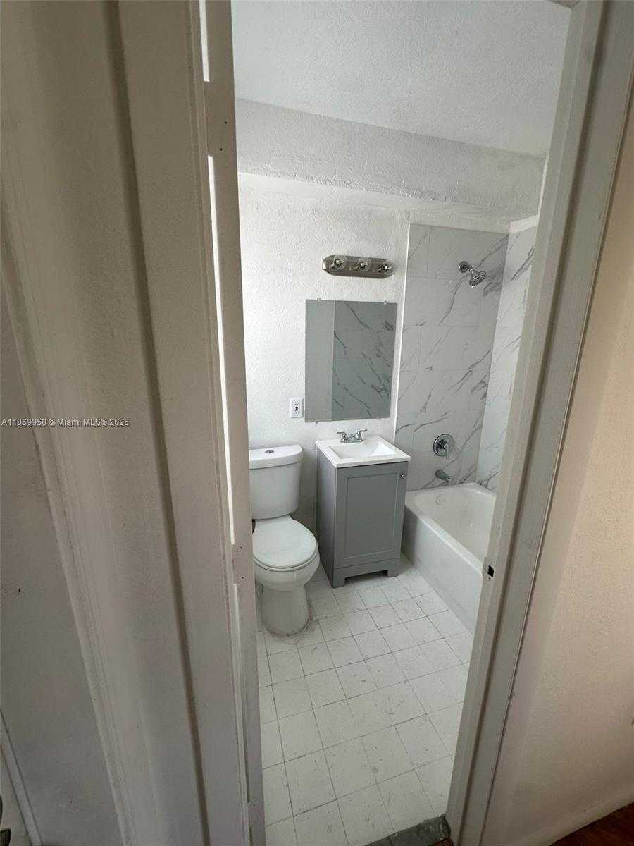 Small Image of 407 NORTH WEST 84TH ST #407, Miami Number 11
