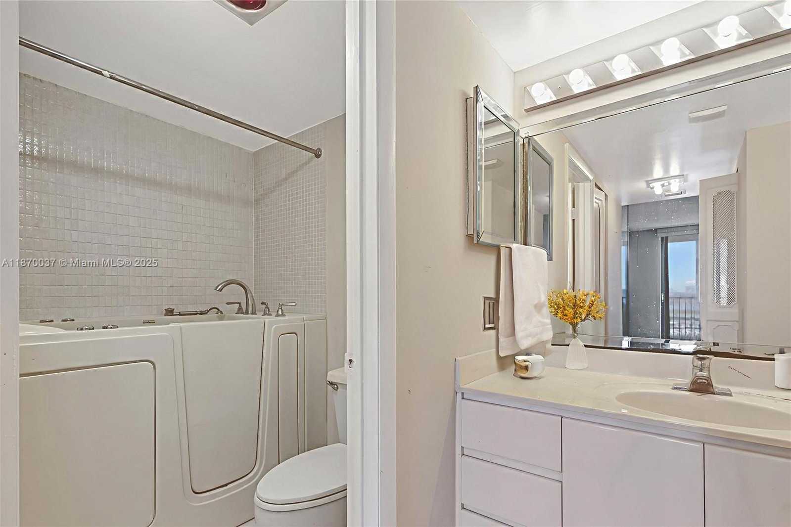 Small Image of 20100 WEST COUNTRY CLUB DR #809, Aventura Number 14