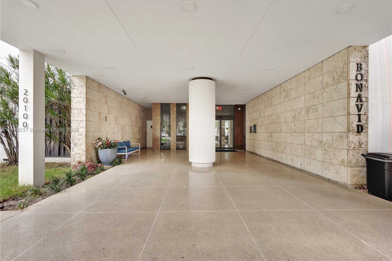 Small Image of 20100 WEST COUNTRY CLUB DR #809, Aventura Number 2